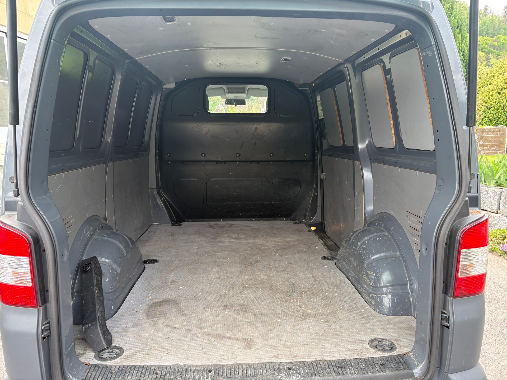 VW T5 2.0 TDI Entry-image-6