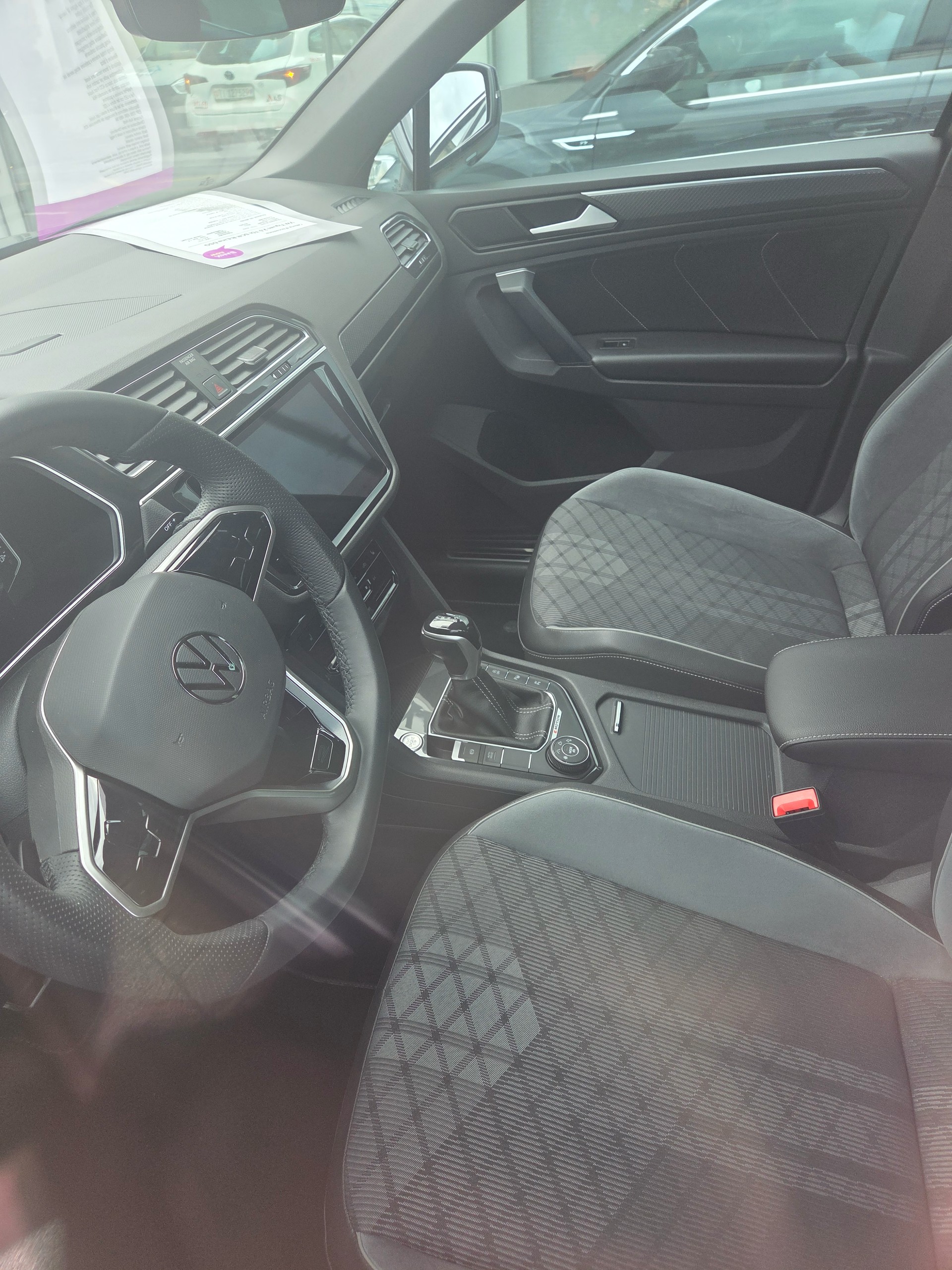 VW Tiguan 2.0 TDI SCR R-Line DSG-image-4