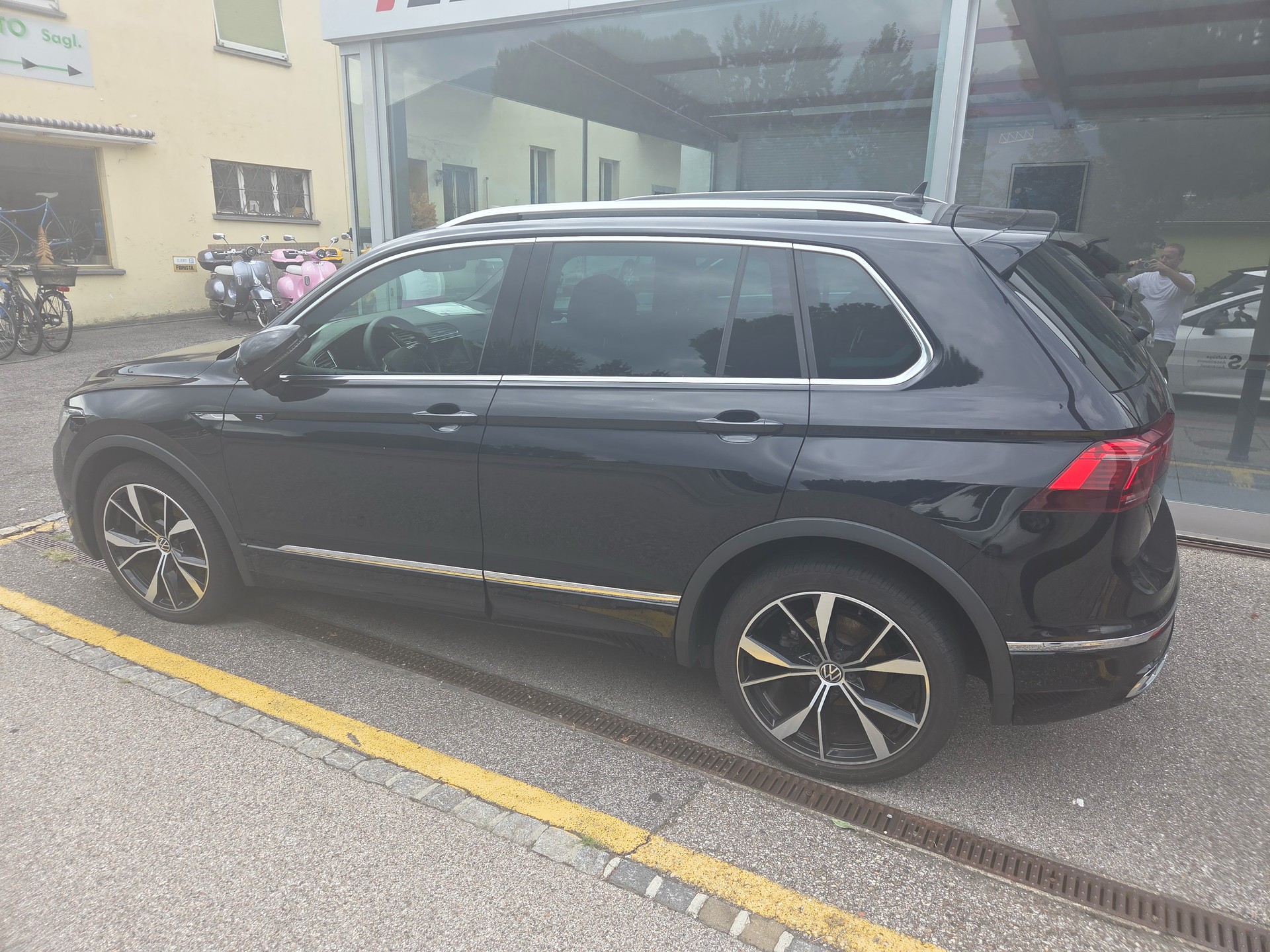 VW Tiguan 2.0 TDI SCR R-Line DSG-showroom-element-1