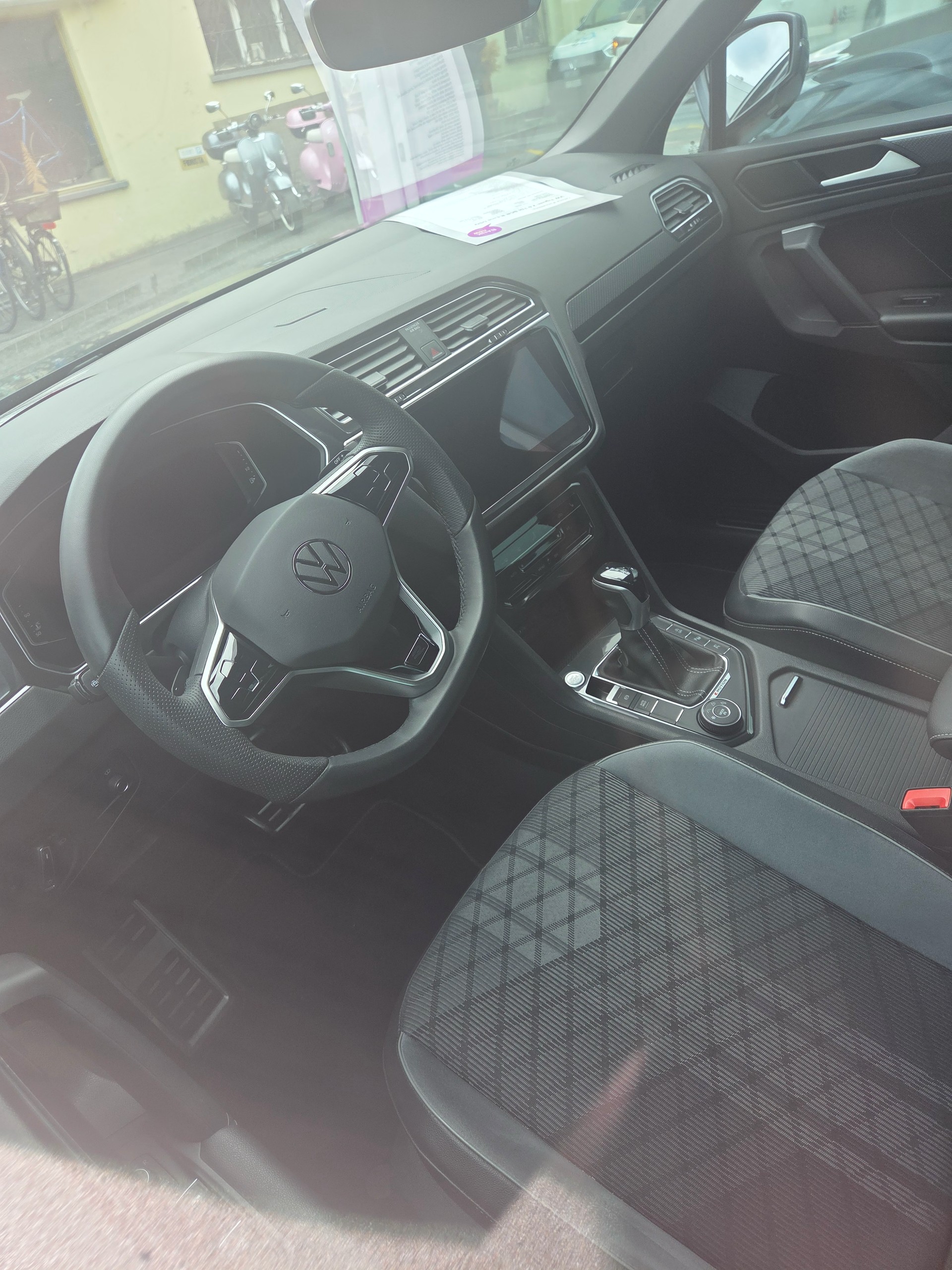 VW Tiguan 2.0 TDI SCR R-Line DSG-image-5