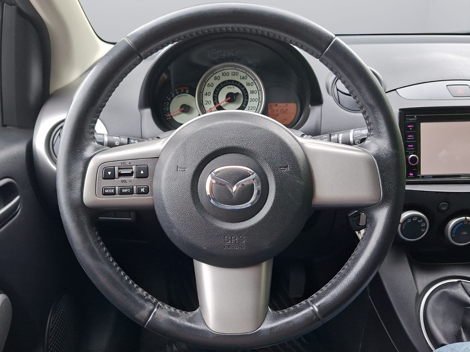 MAZDA 2 1.3i 16V Exclusive-image-11