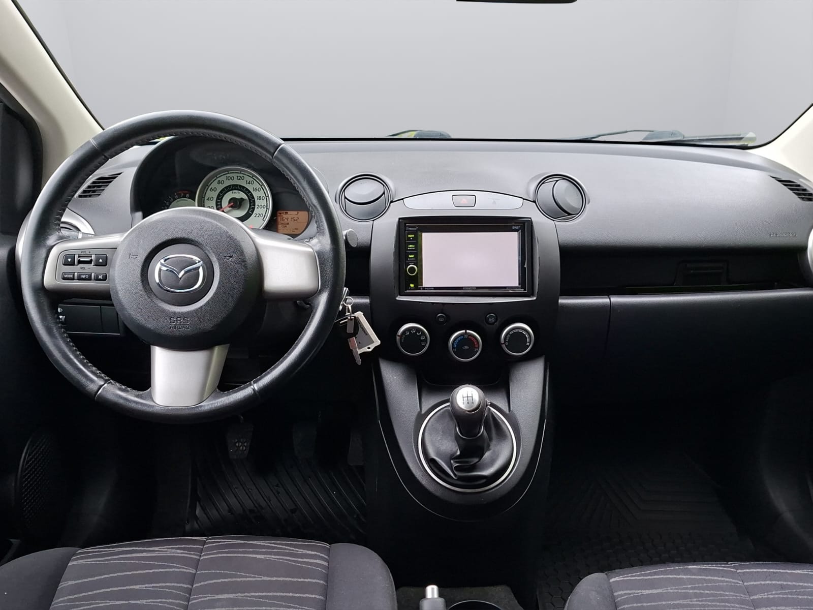 MAZDA 2 1.3i 16V Exclusive-image-10