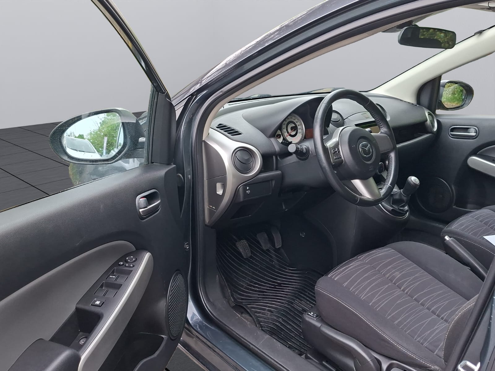 MAZDA 2 1.3i 16V Exclusive-image-9