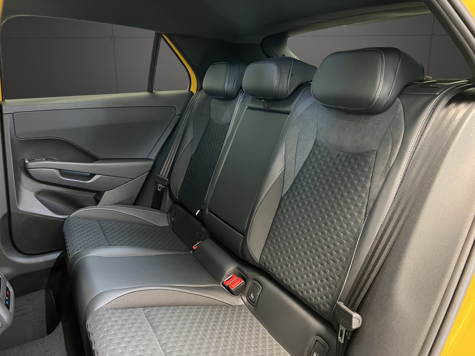 VW T-Roc 1.5 eTSI mHEV R-Line DSG-image-8