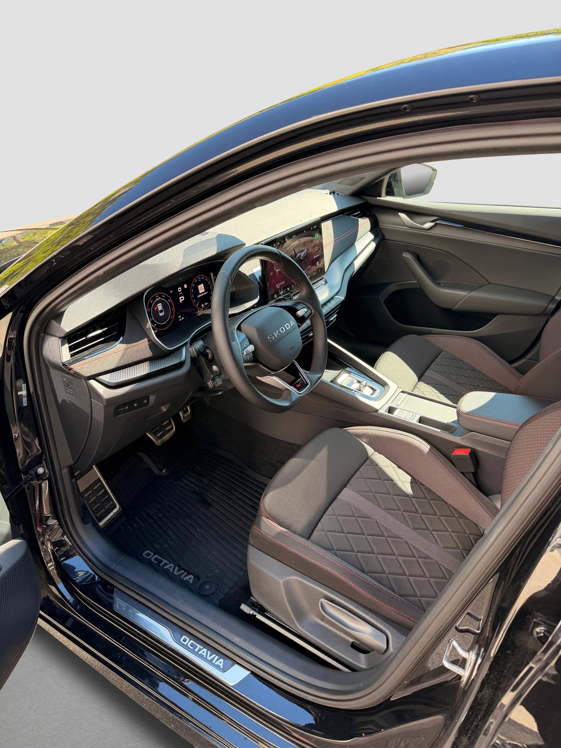 SKODA OCTAVIA 2.0 TSI DSG RS Limousine-image-8