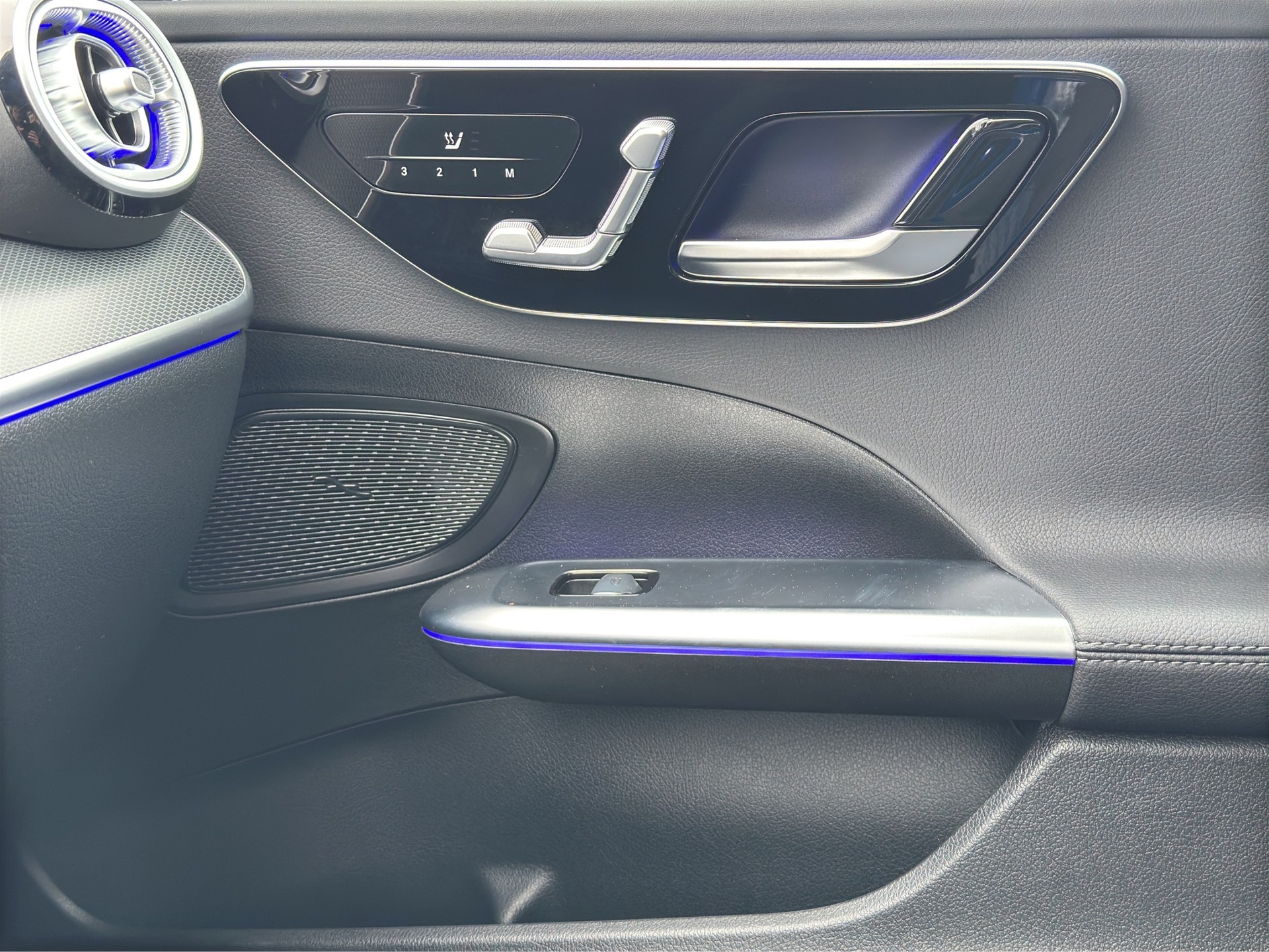 MERCEDES-BENZ C 180 AMG 9G-Tronic-image-13