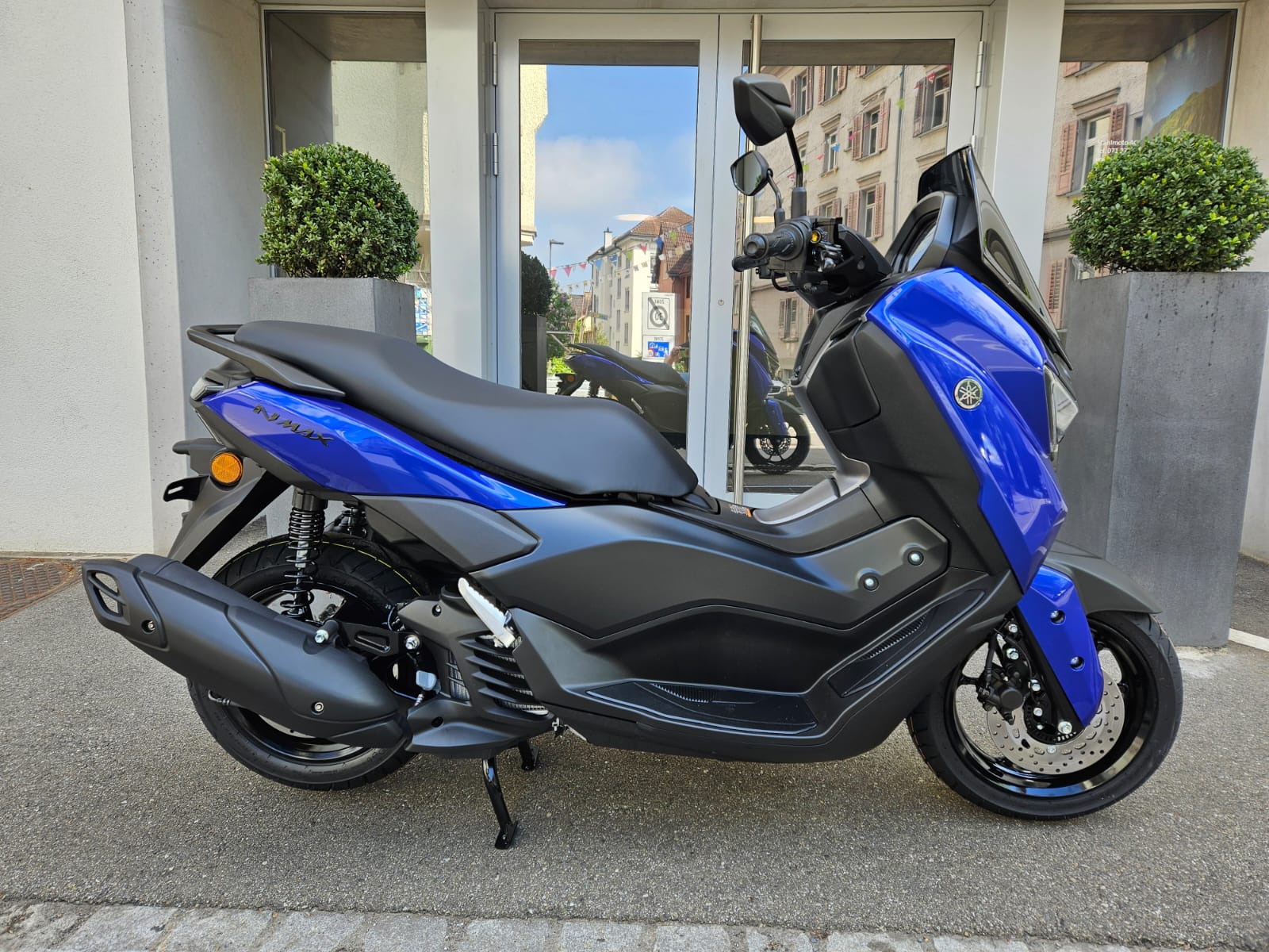 YAMAHA N-Max GPD 125-showroom-element-1