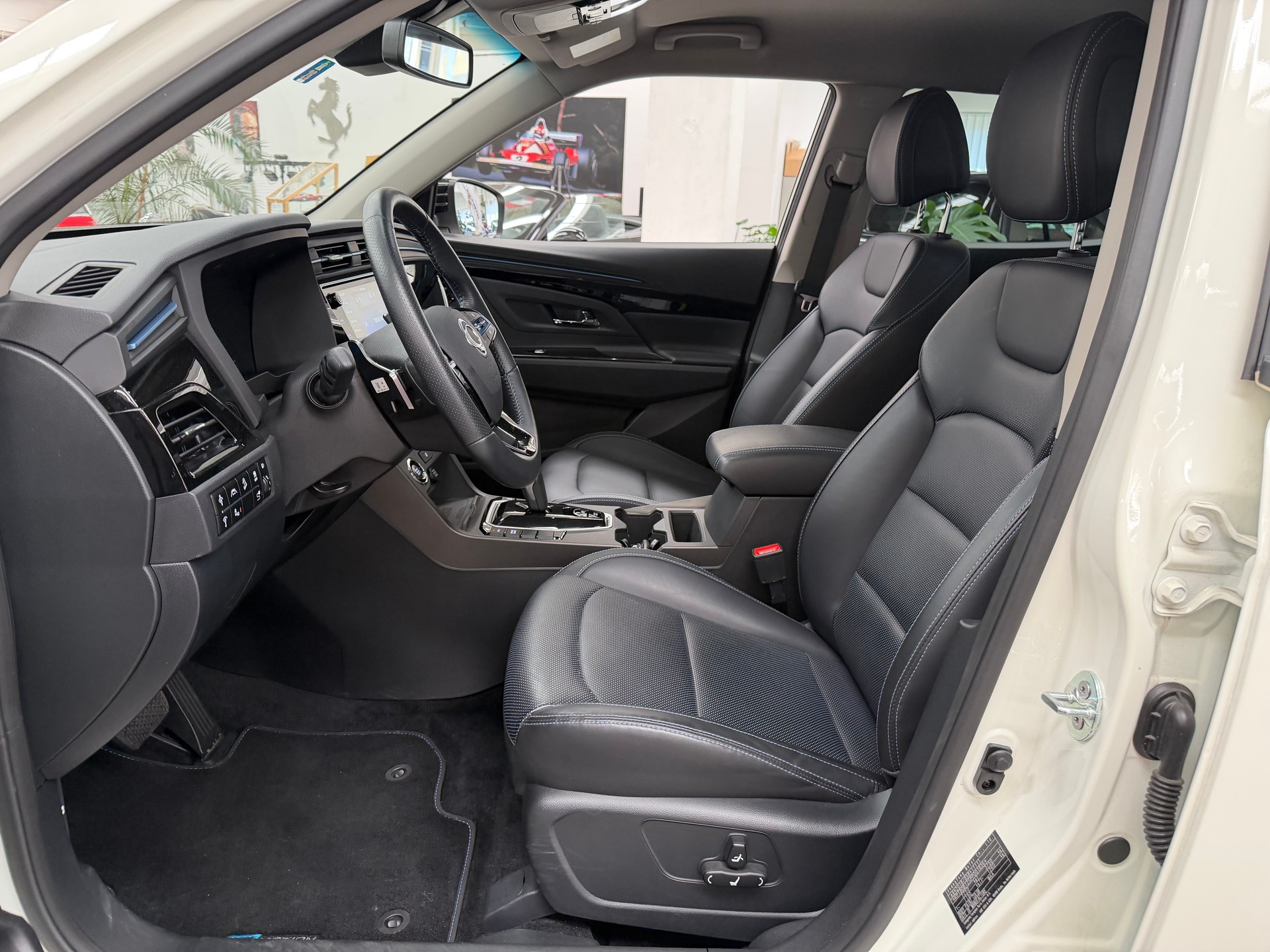 KGM-SsangYong Korando eMotion Titanium-image-5