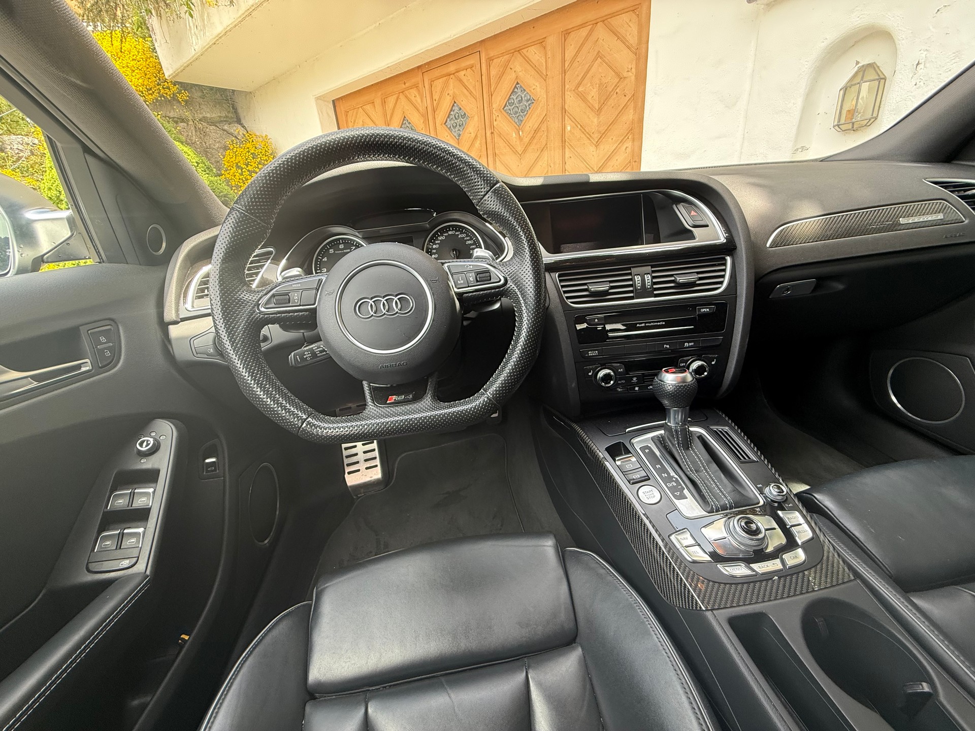 AUDI 4.2 V8 FSI quattro S-Tronic-image-3
