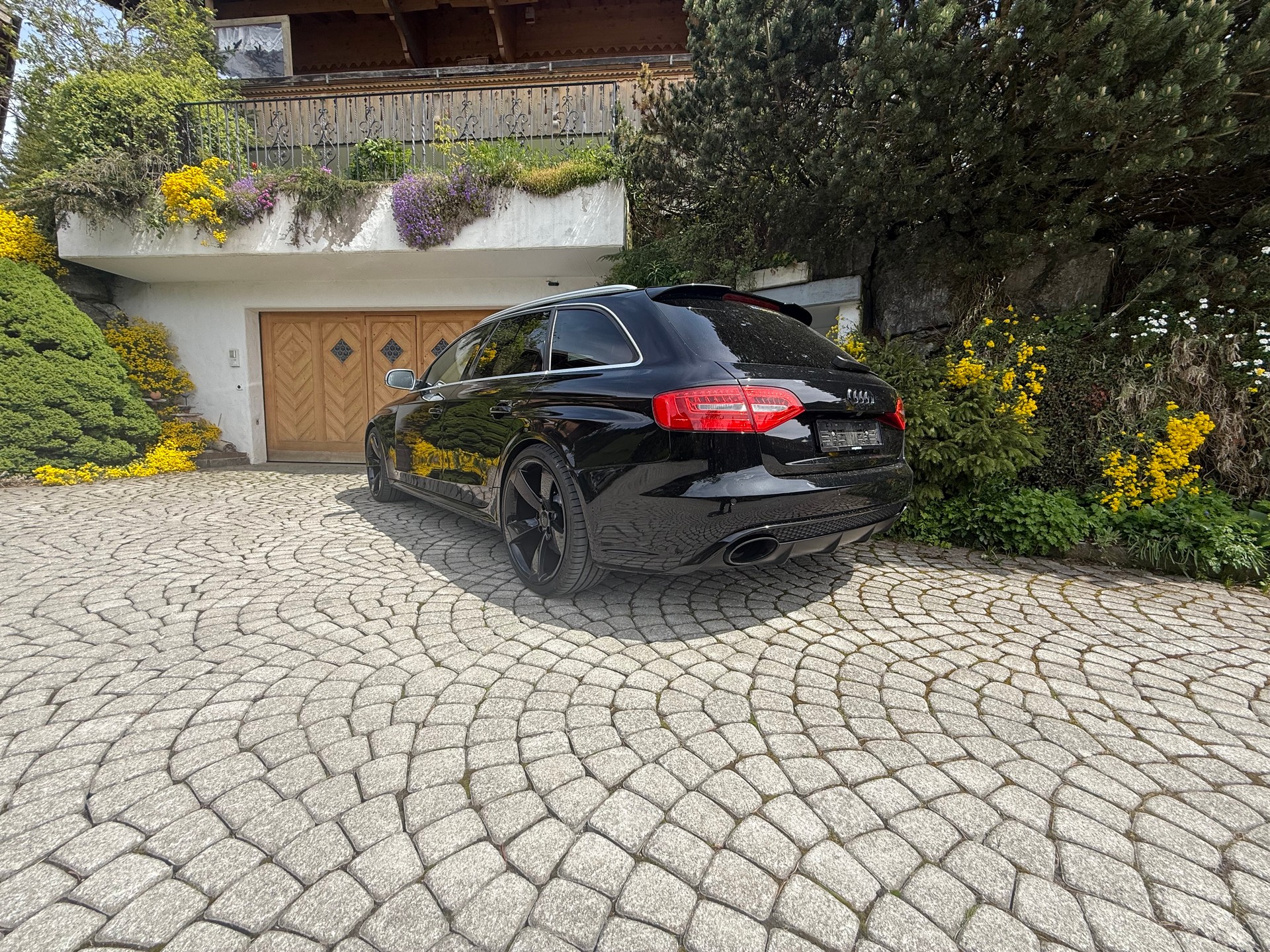 AUDI 4.2 V8 FSI quattro S-Tronic-image-1