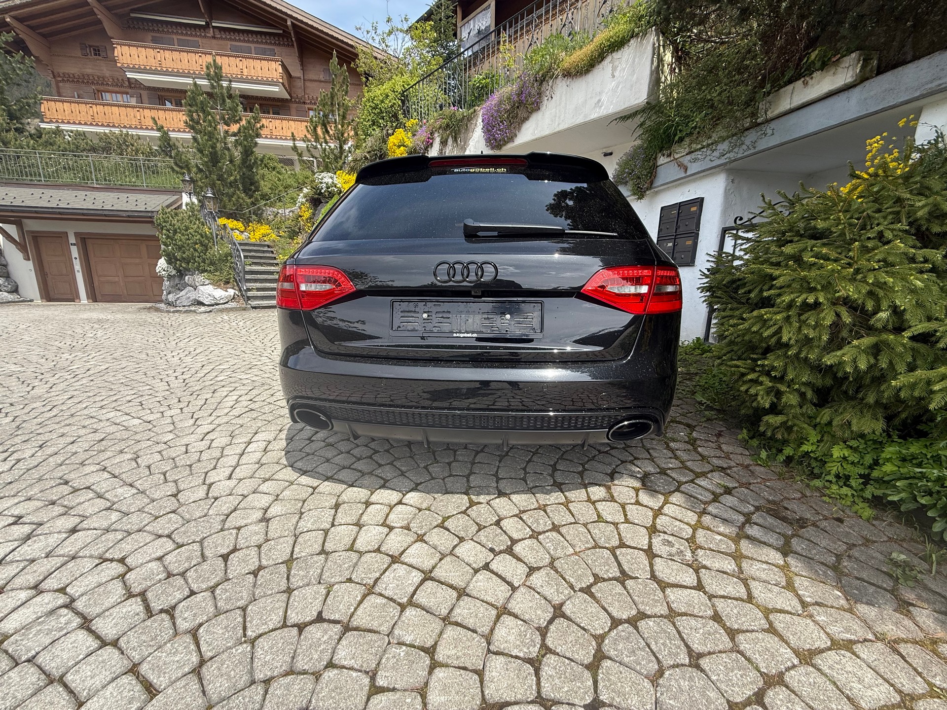 AUDI 4.2 V8 FSI quattro S-Tronic-image-2