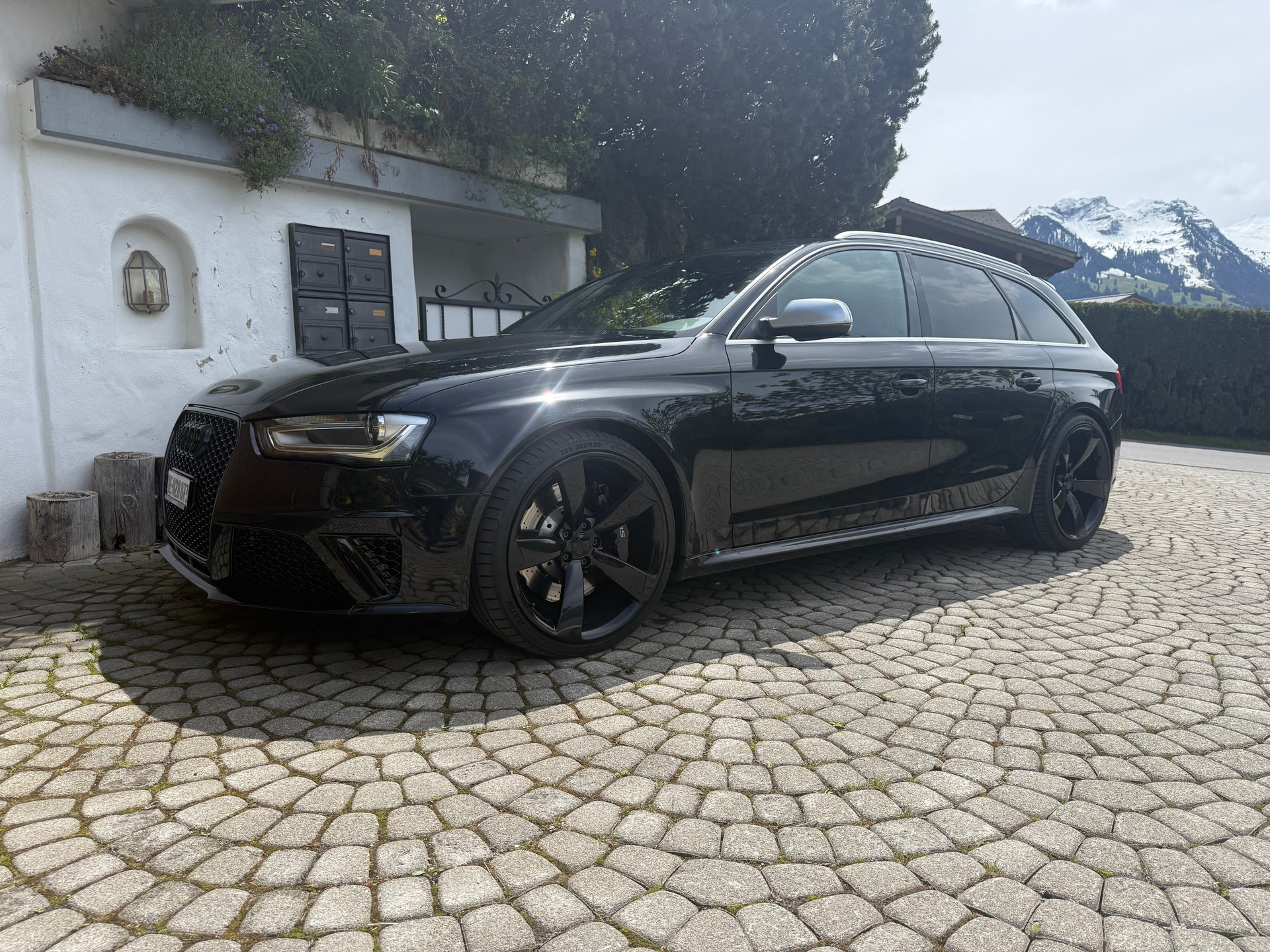 AUDI 4.2 V8 FSI quattro S-Tronic-image-0