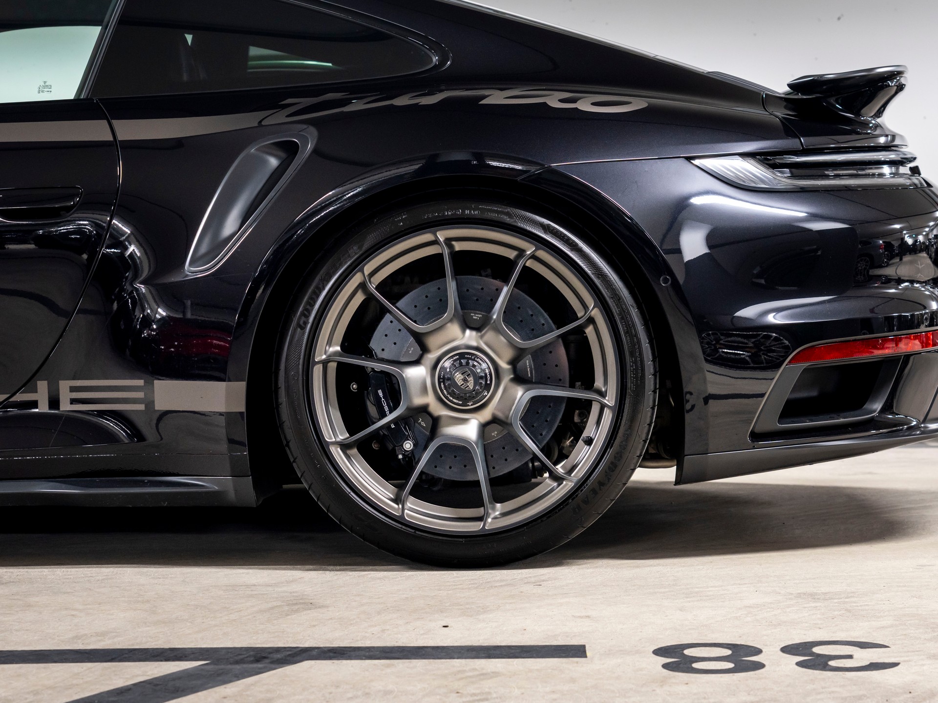 PORSCHE 911 Turbo 50 Jahre-image-6