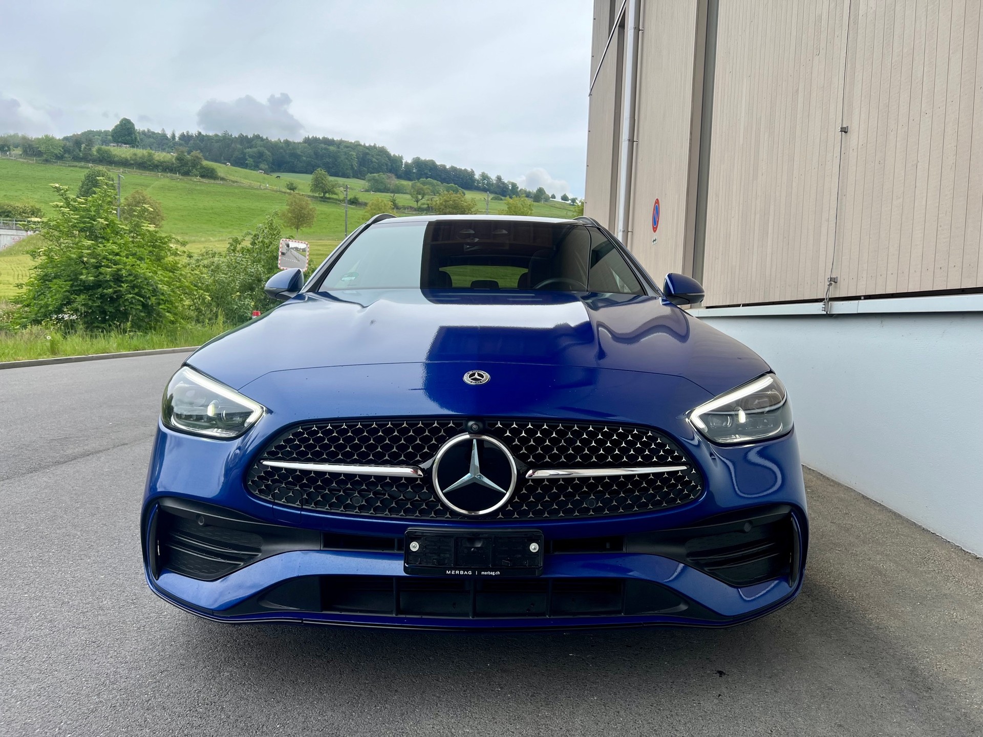 MERCEDES-BENZ C 300 e T AMG Line-showroom-element-3