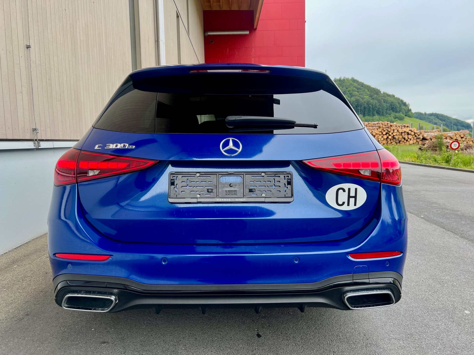 MERCEDES-BENZ C 300 e T AMG Line-image-8
