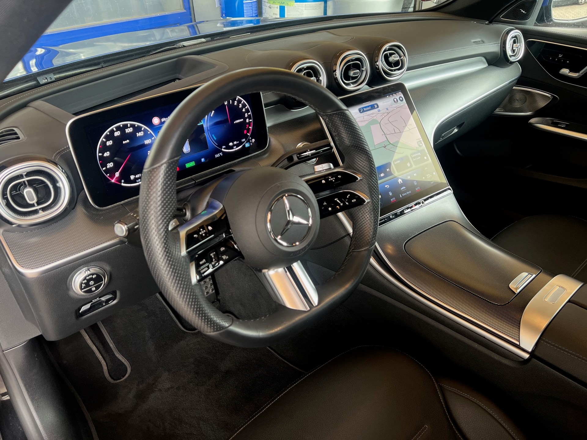MERCEDES-BENZ C 300 e T AMG Line-image-17