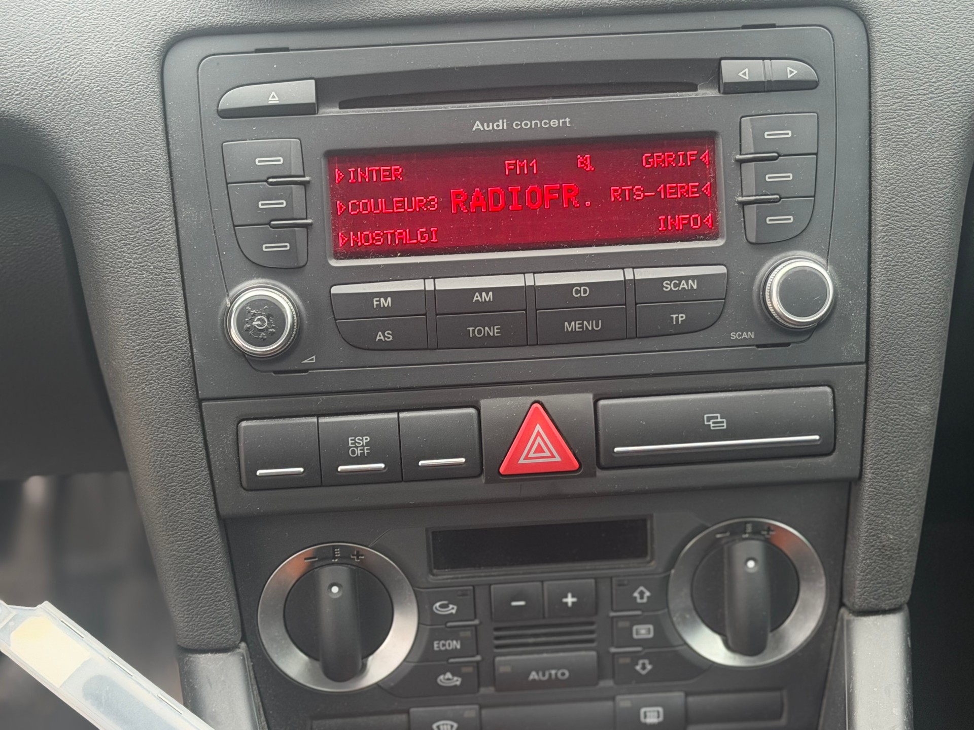 AUDI A3 2.0 TDI Ambiente-image-9