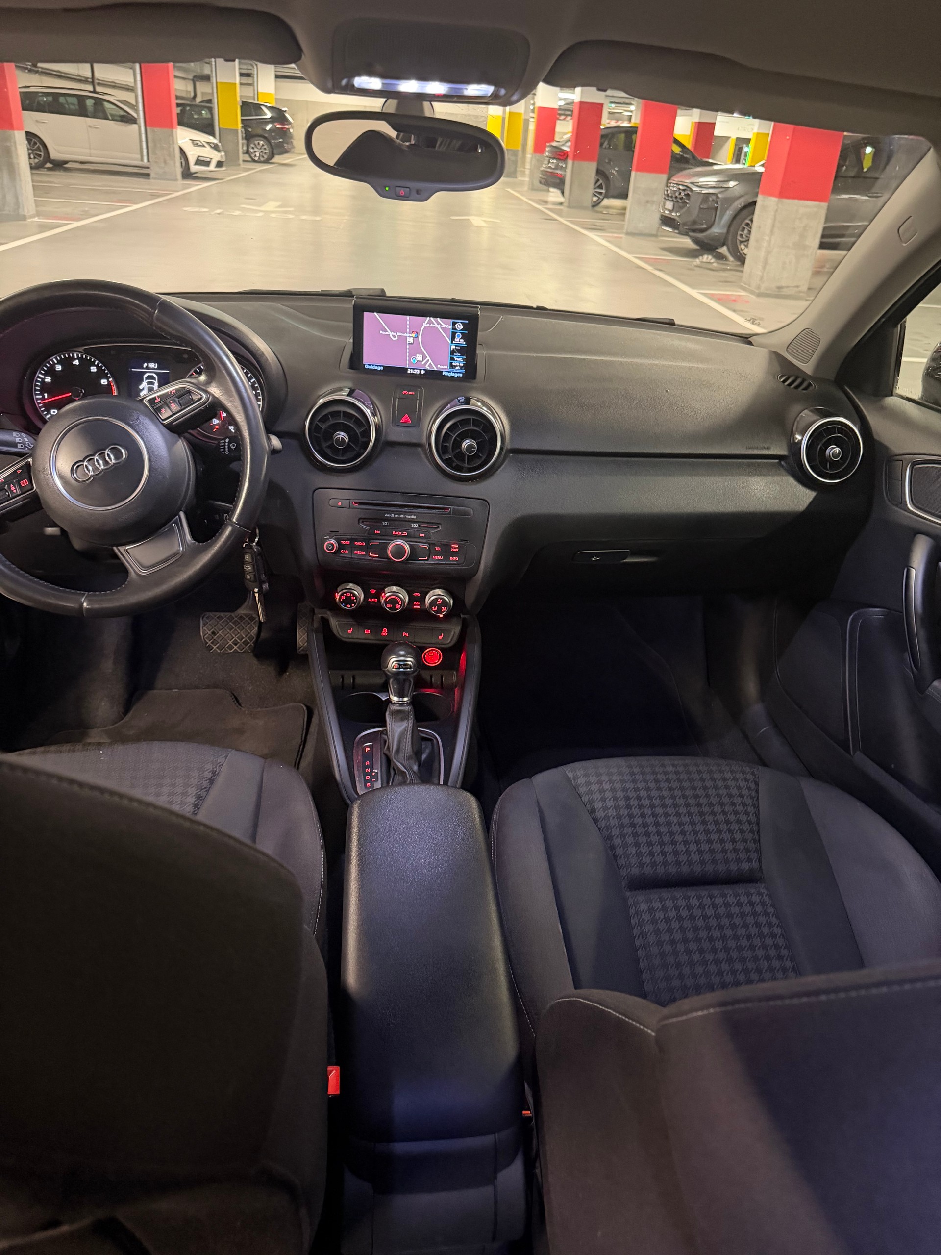 AUDI A1 Sportback 1.4 TFSI Attraction S-tronic-image-8