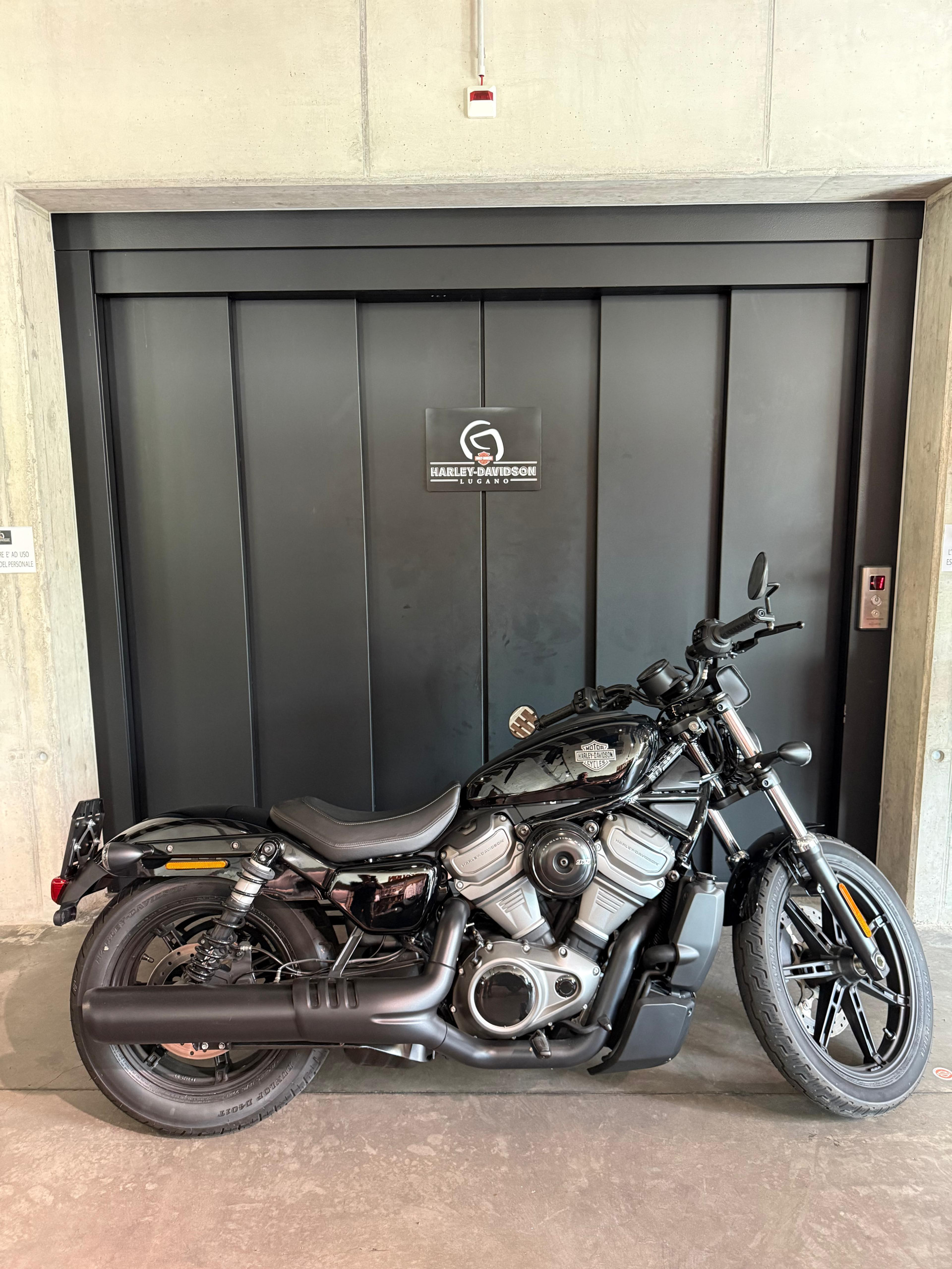 HARLEY-DAVIDSON RH 975 Nightster
