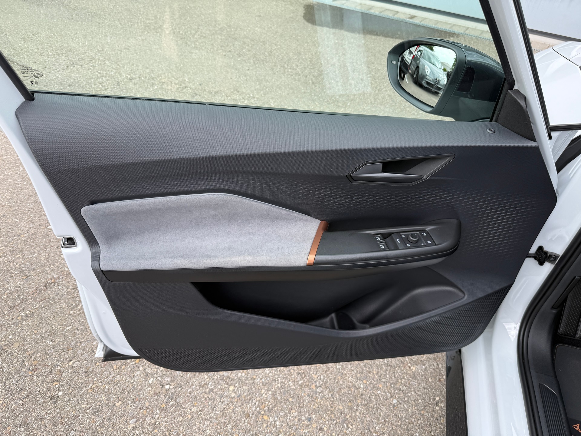 CUPRA Born 77 kWh e-Boost mit Wärmepumpe & Panoramadach (Modelljahr 2025)-image-14