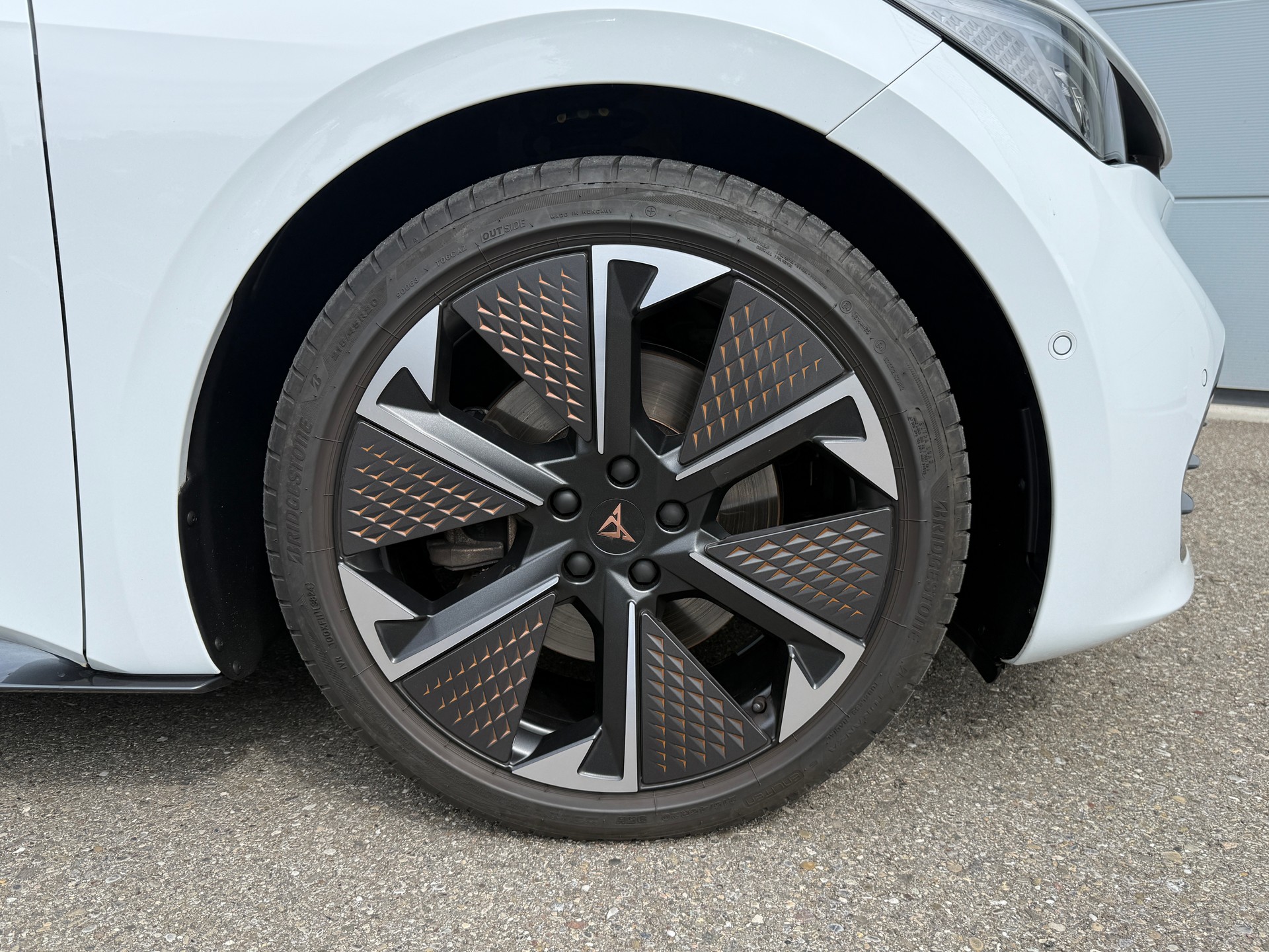 CUPRA Born 77 kWh e-Boost mit Wärmepumpe & Panoramadach (Modelljahr 2025)-image-6