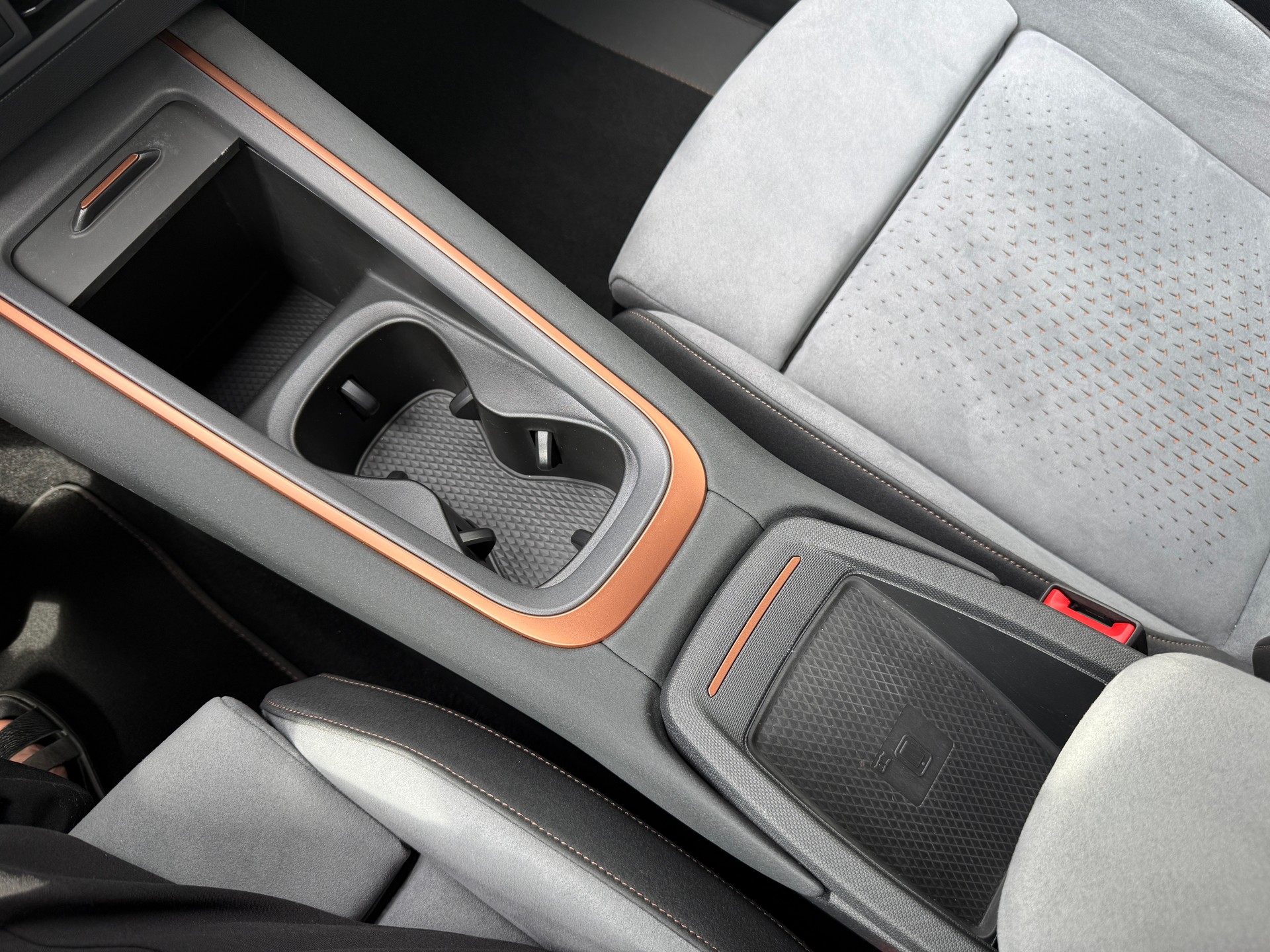 CUPRA Born 77 kWh e-Boost mit Wärmepumpe & Panoramadach (Modelljahr 2025)-image-17