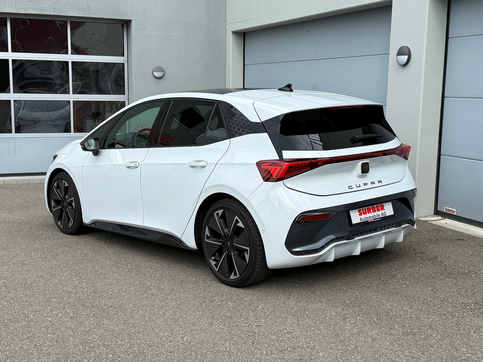 CUPRA Born 77 kWh e-Boost mit Wärmepumpe & Panoramadach (Modelljahr 2025)-image-9