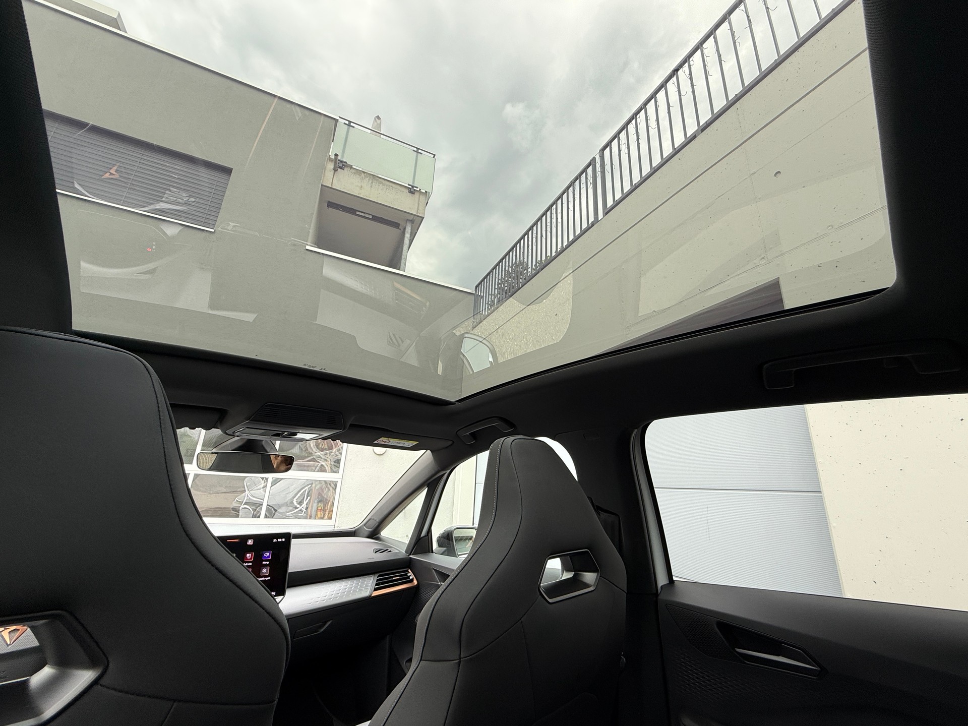 CUPRA Born 77 kWh e-Boost mit Wärmepumpe & Panoramadach (Modelljahr 2025)-image-30