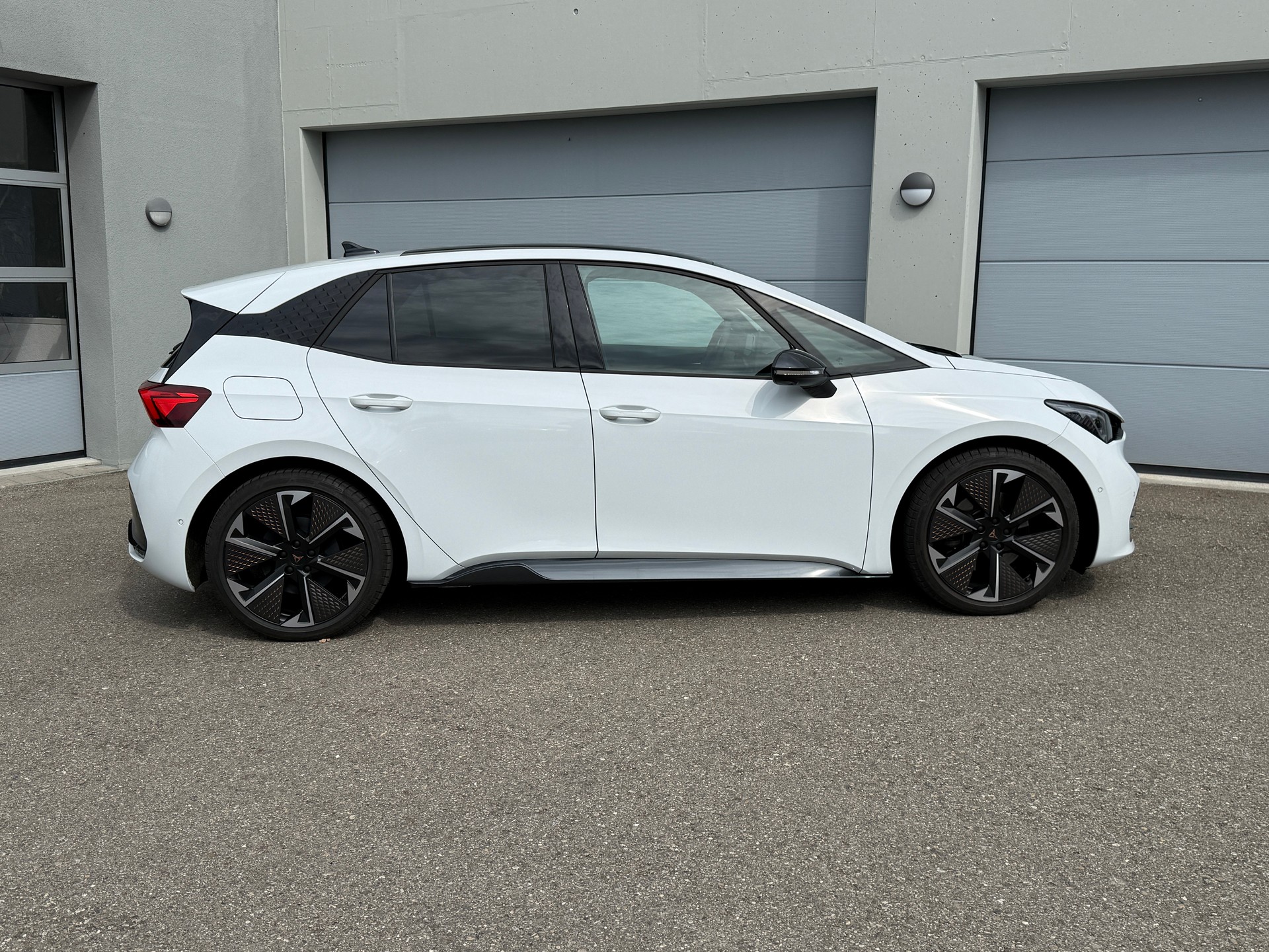 CUPRA Born 77 kWh e-Boost mit Wärmepumpe & Panoramadach (Modelljahr 2025)-image-5