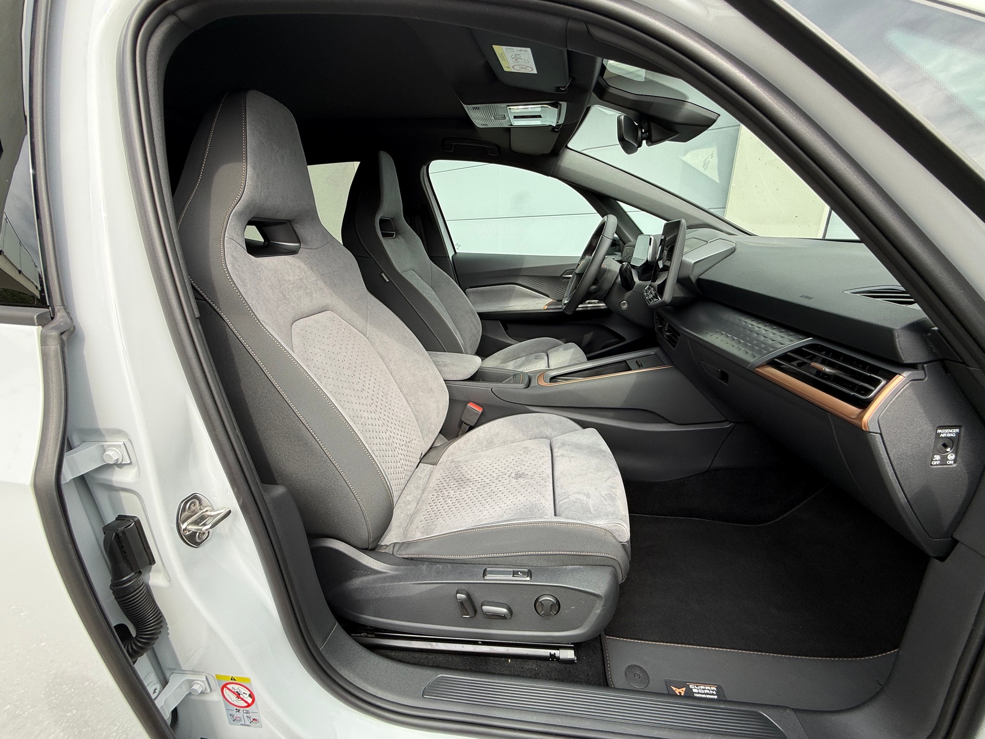 CUPRA Born 77 kWh e-Boost mit Wärmepumpe & Panoramadach (Modelljahr 2025)-image-18