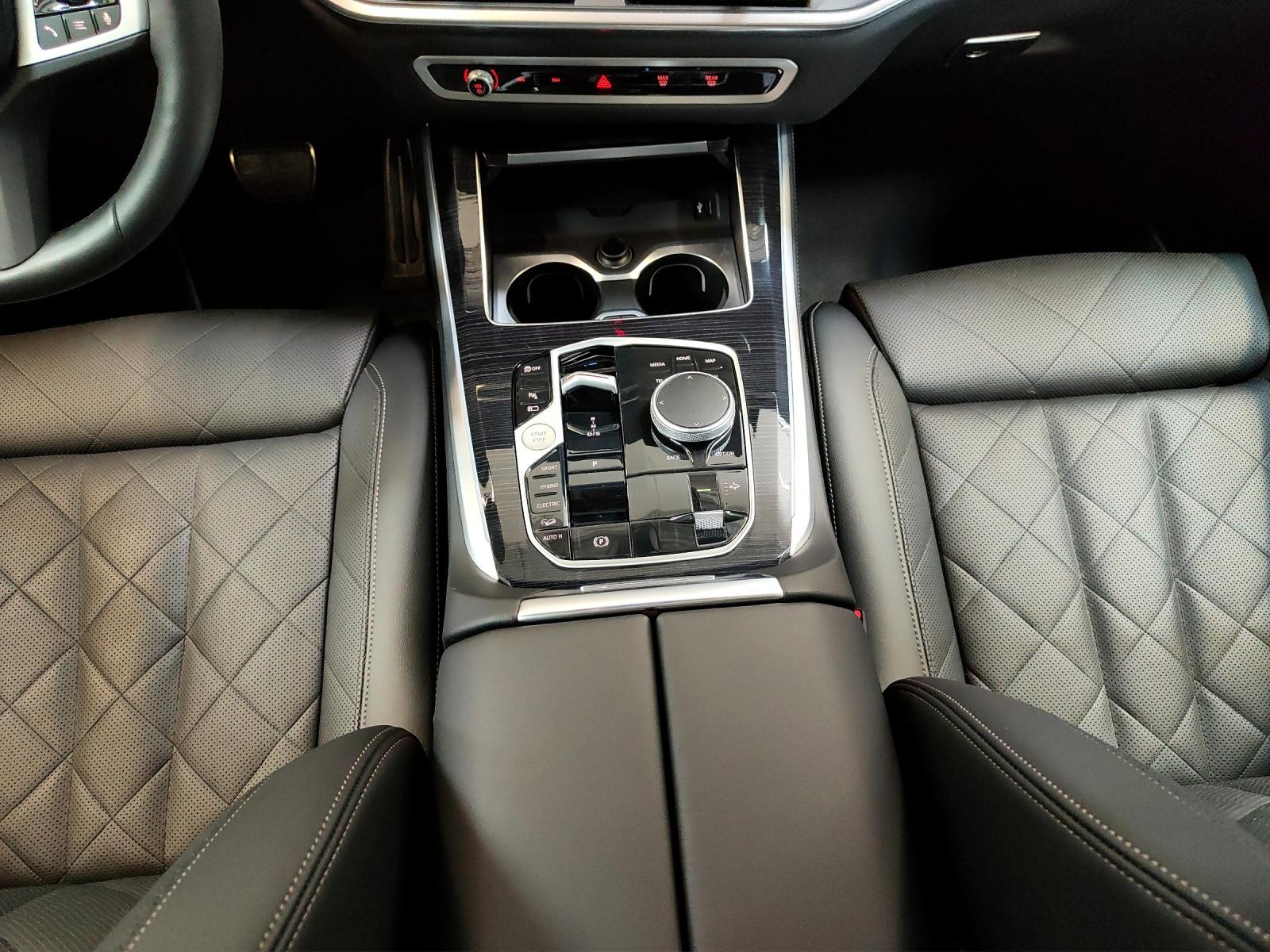 BMW X5 50e xDrive Attraktiven Leasingzinssatz ab 0,9 % bei Abschluss einer BMW Fahrzeugversicherung.-image-12