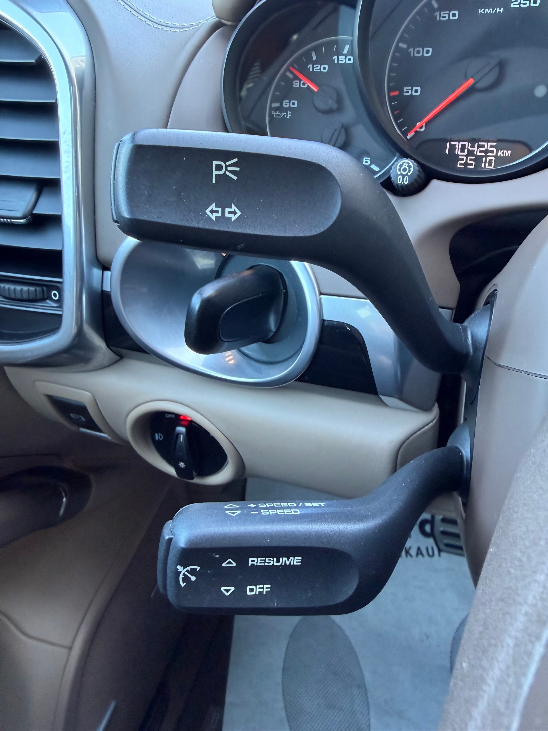 PORSCHE Cayenne S-image-27