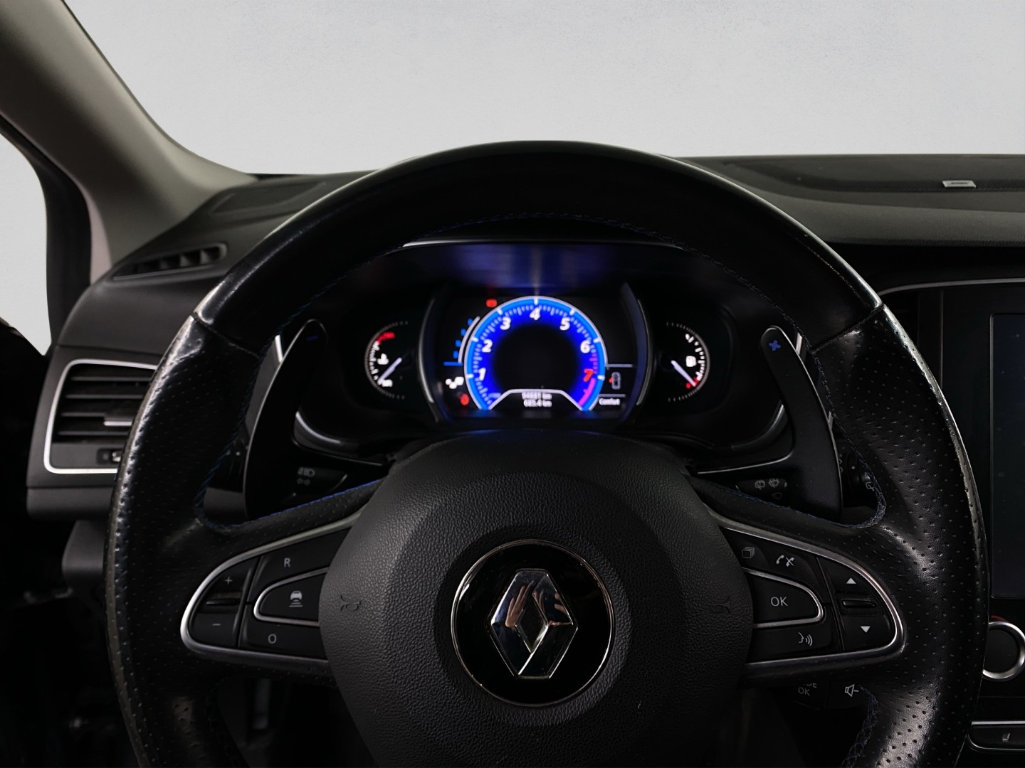 RENAULT Mégane Grandtour 1.6 16V Turbo 90th Anniversary-image-9