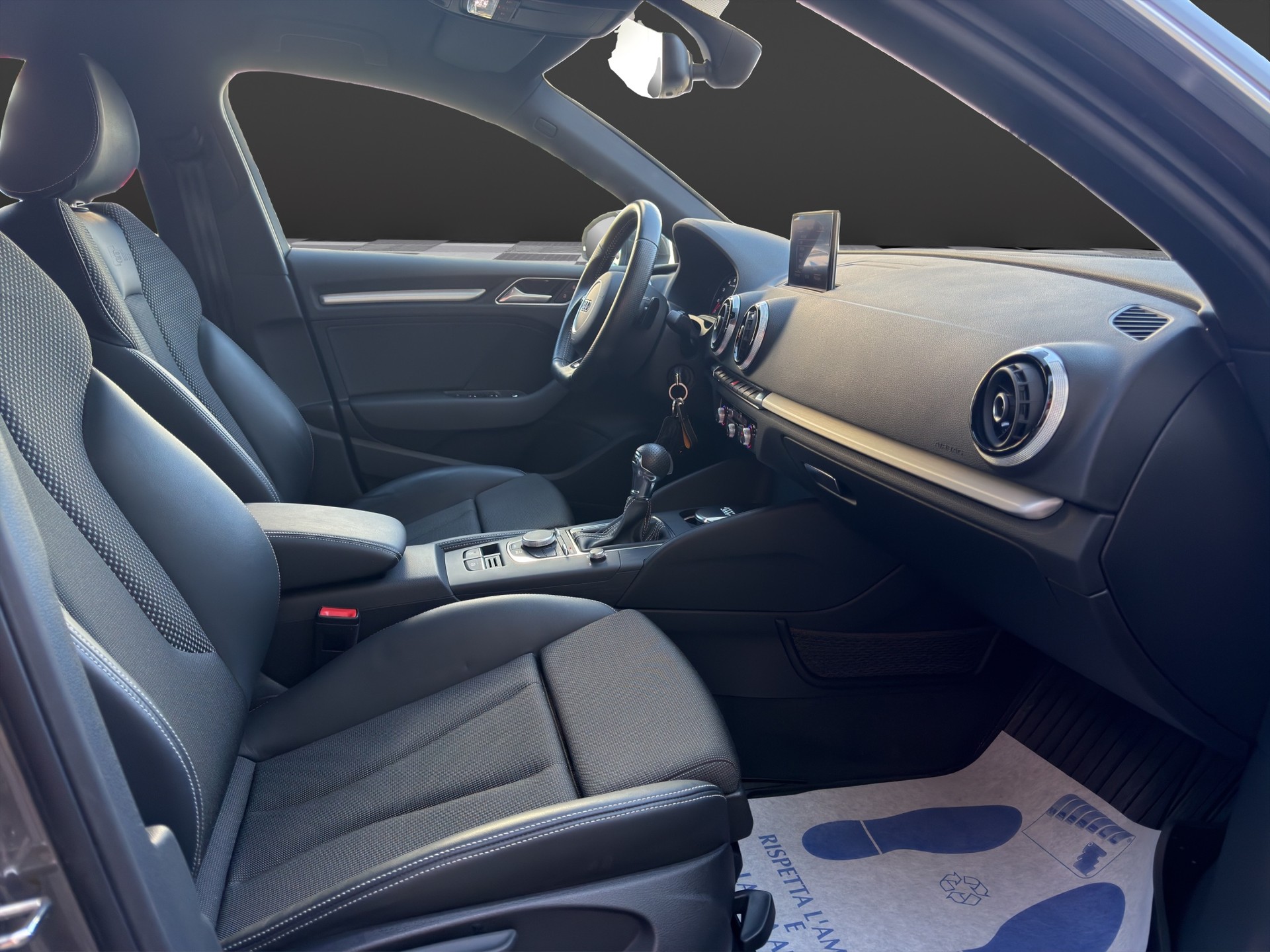 AUDI A3 Sportback 1.4 TFSI Ambition S-tronic-image-10
