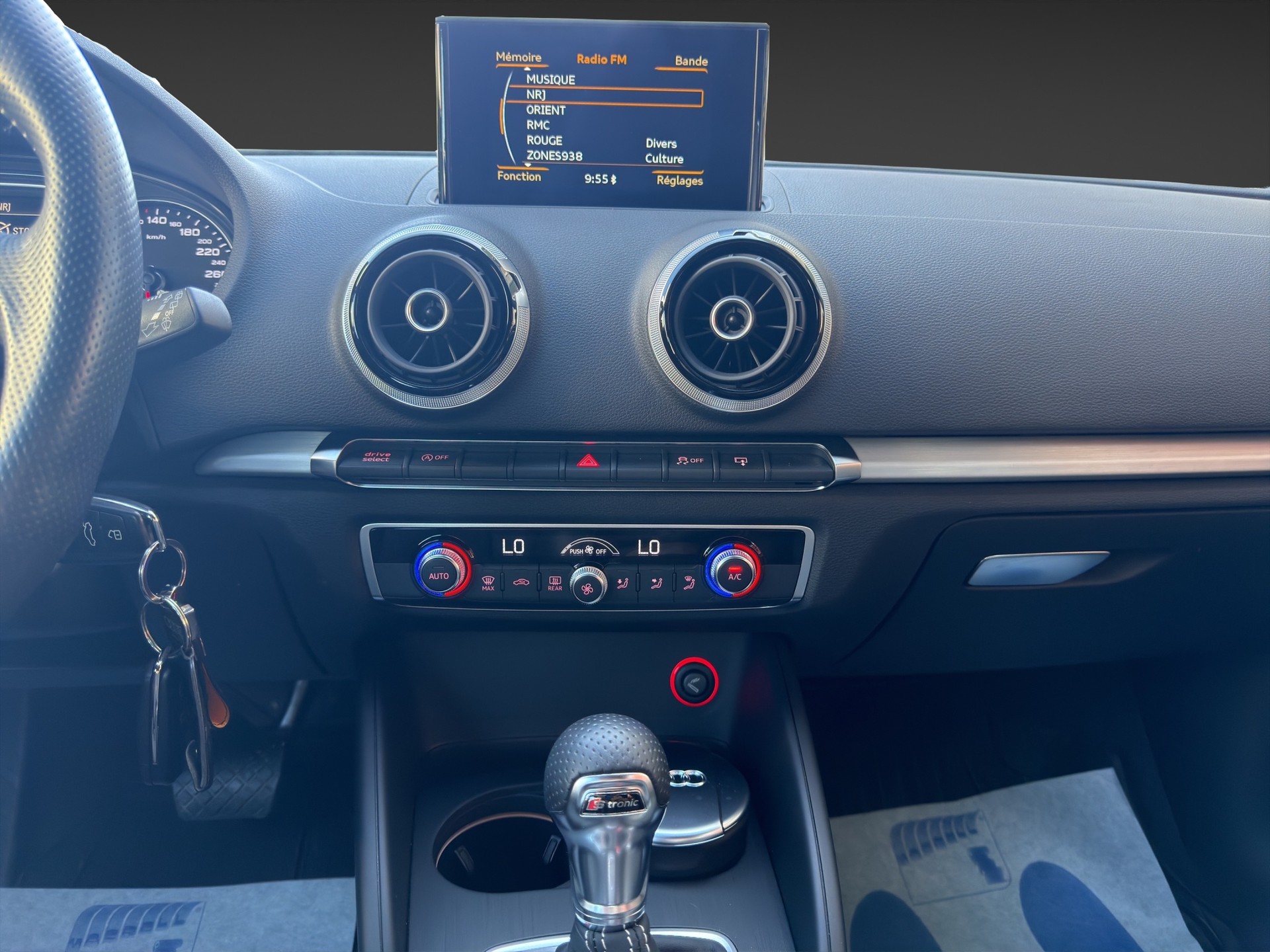 AUDI A3 Sportback 1.4 TFSI Ambition S-tronic-image-7