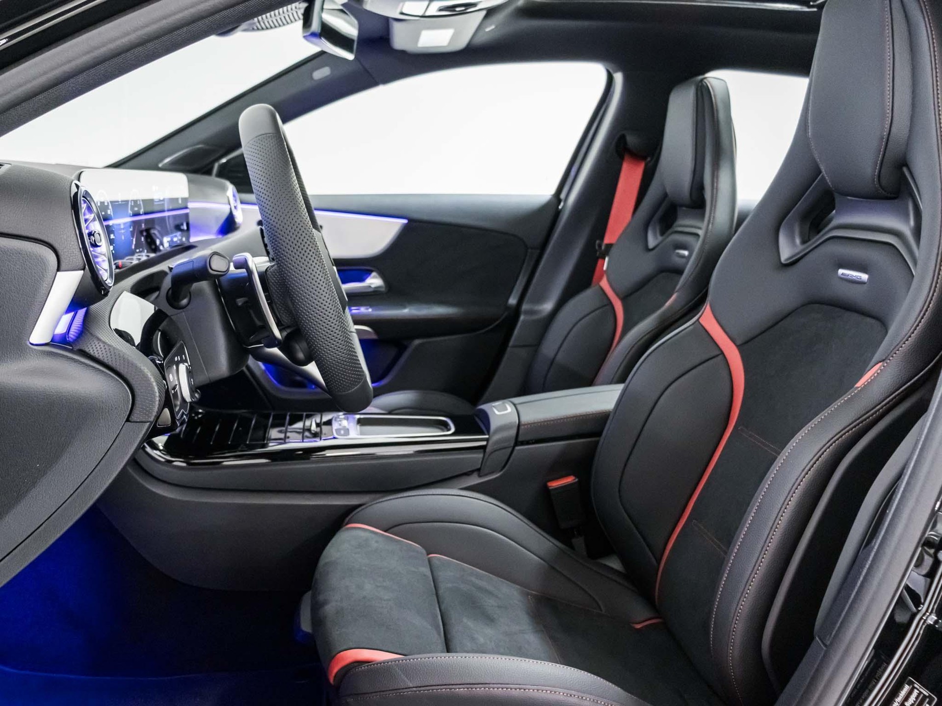 MERCEDES-BENZ A 35 AMG 4MATIC-image-6