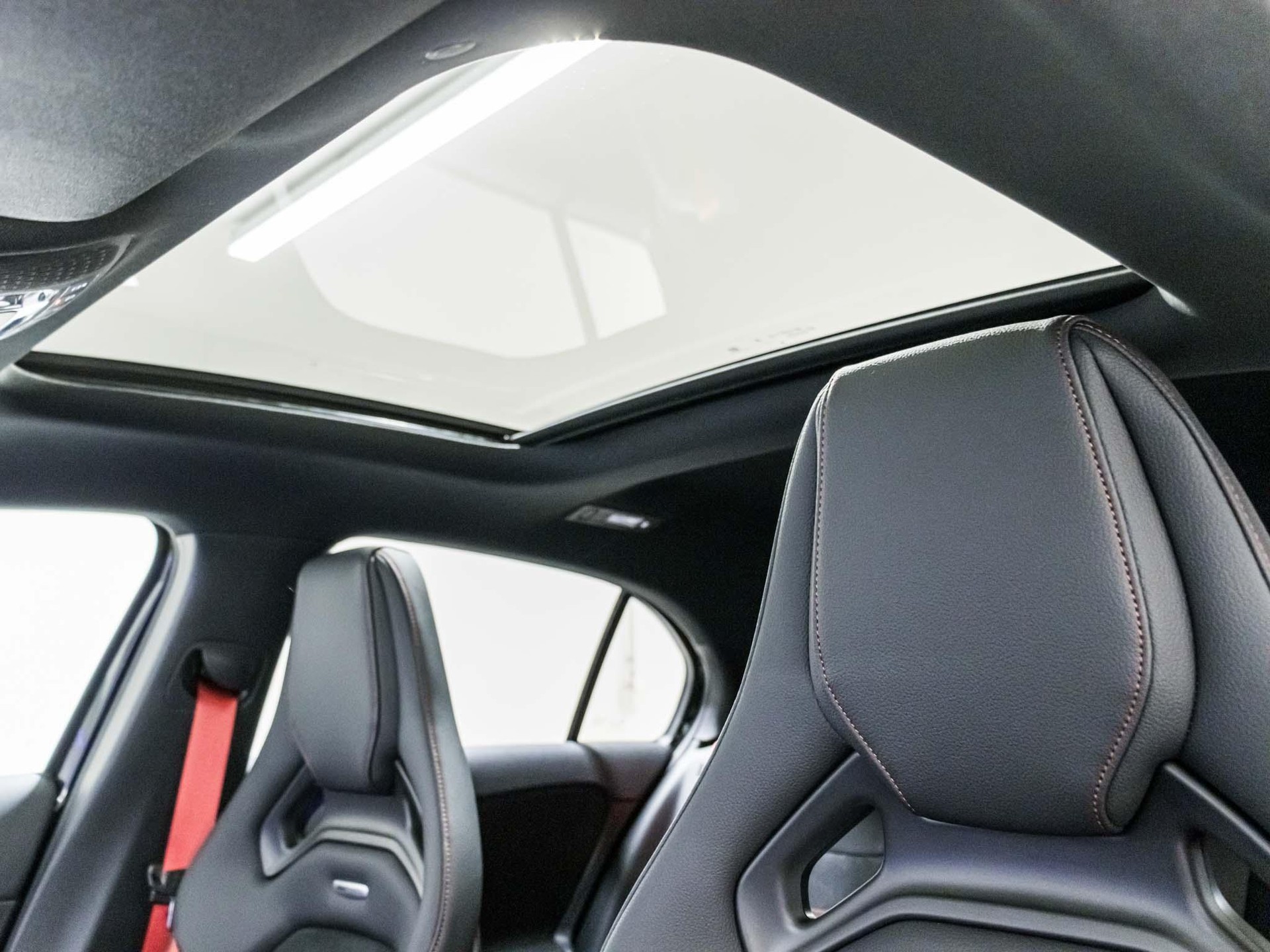 MERCEDES-BENZ A 35 AMG 4MATIC-image-8