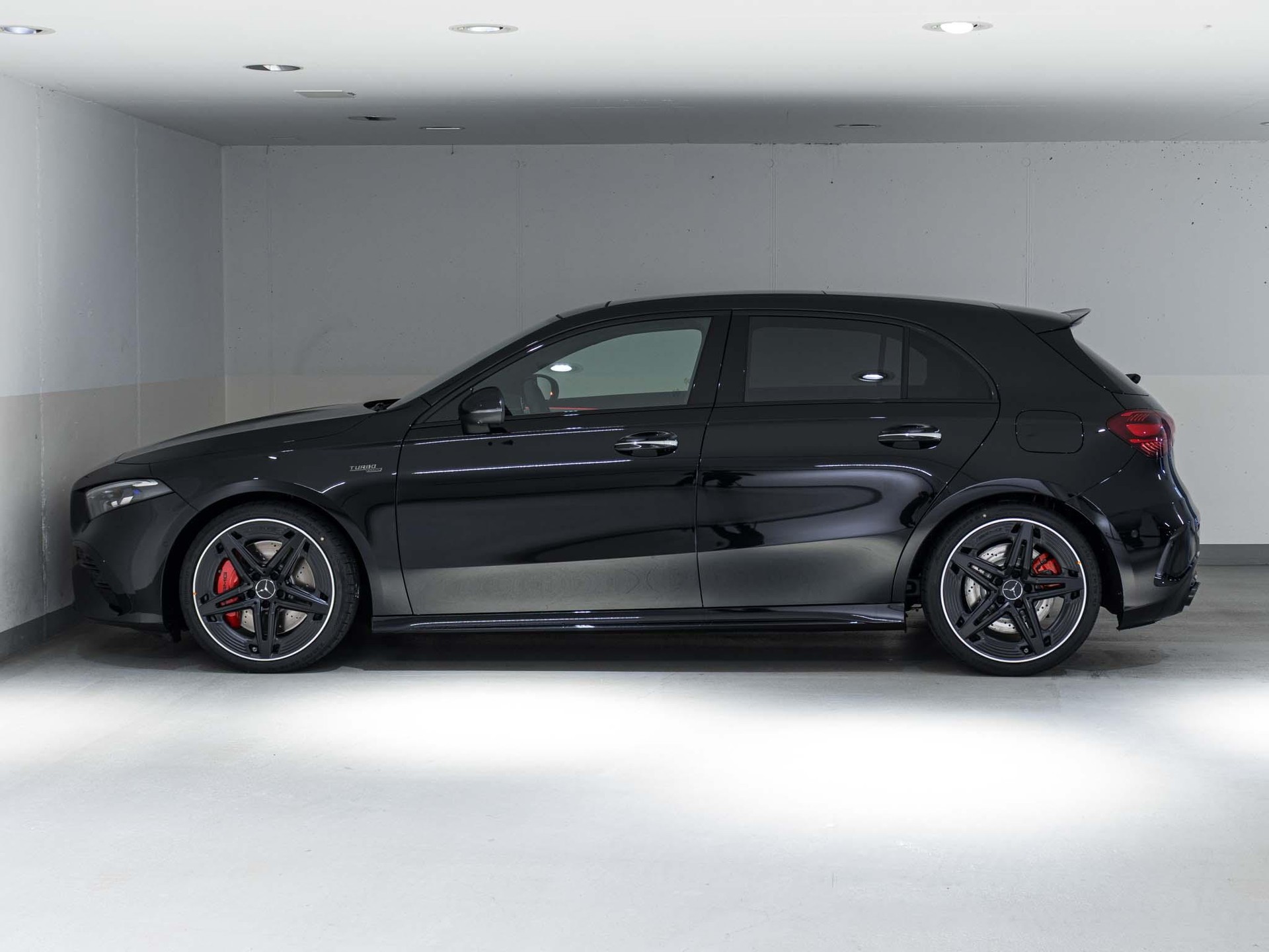MERCEDES-BENZ A 35 AMG 4MATIC-image-4