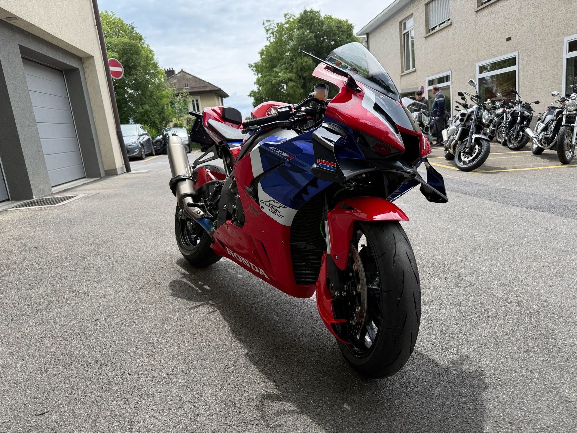 HONDA CBR 1000 RR-R-showroom-element-1