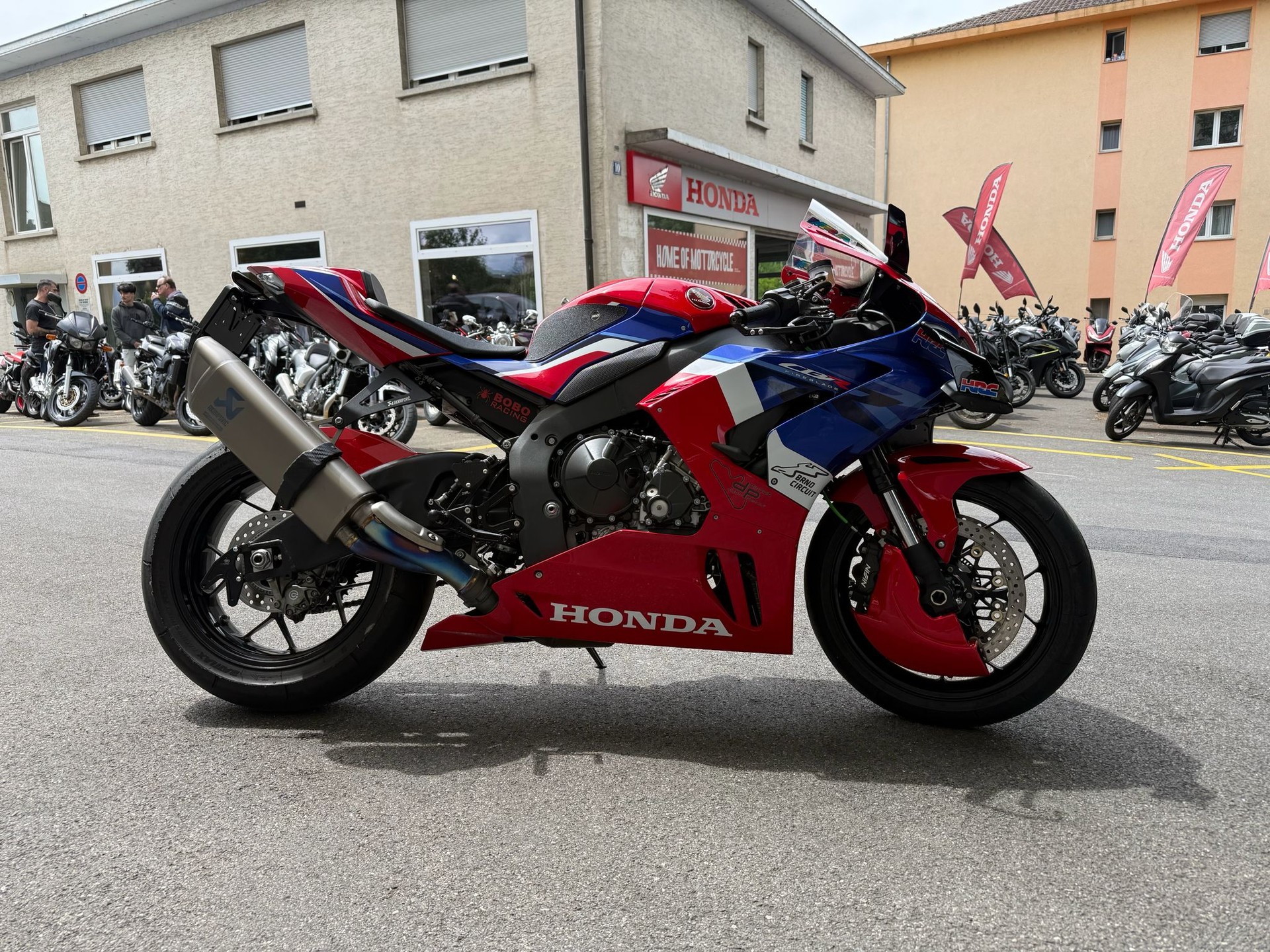 HONDA CBR 1000 RR-R-showroom-element-3