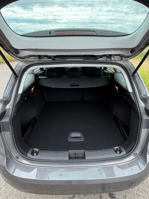 FIAT Tipo 1.5 Hybrid Station Wagon Swiss Edition-image-8