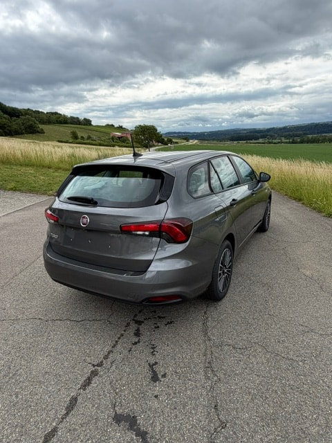 FIAT Tipo 1.5 Hybrid Station Wagon Swiss Edition-image-6