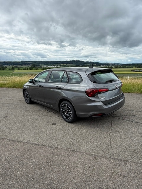 FIAT Tipo 1.5 Hybrid Station Wagon Swiss Edition-image-4