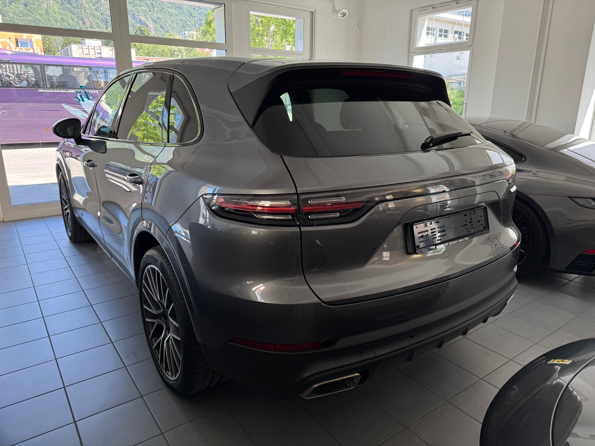 PORSCHE Cayenne-image-4