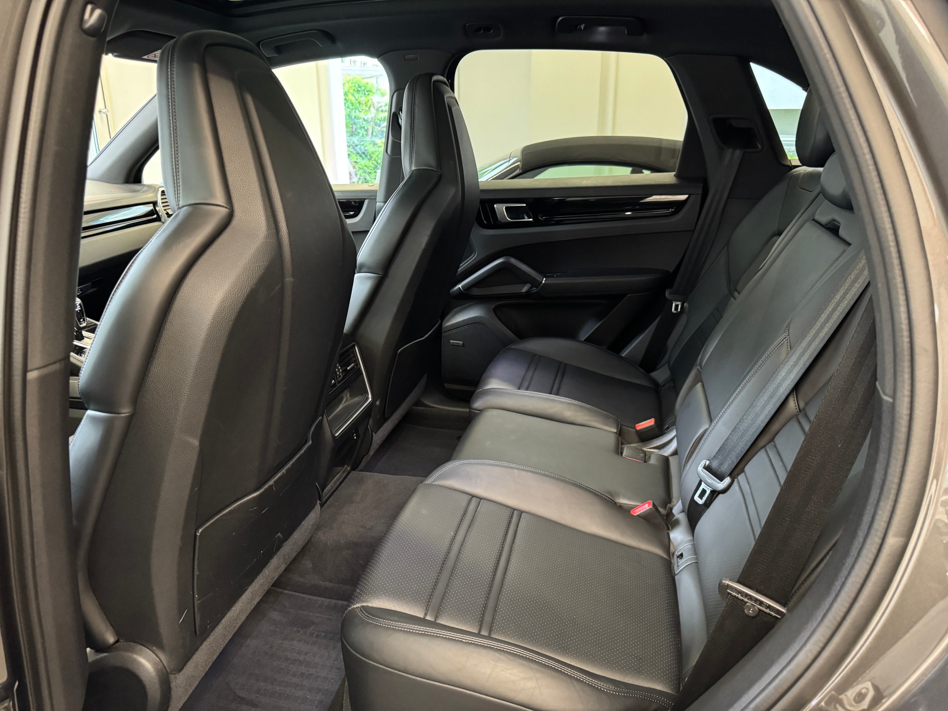 PORSCHE Cayenne-image-15
