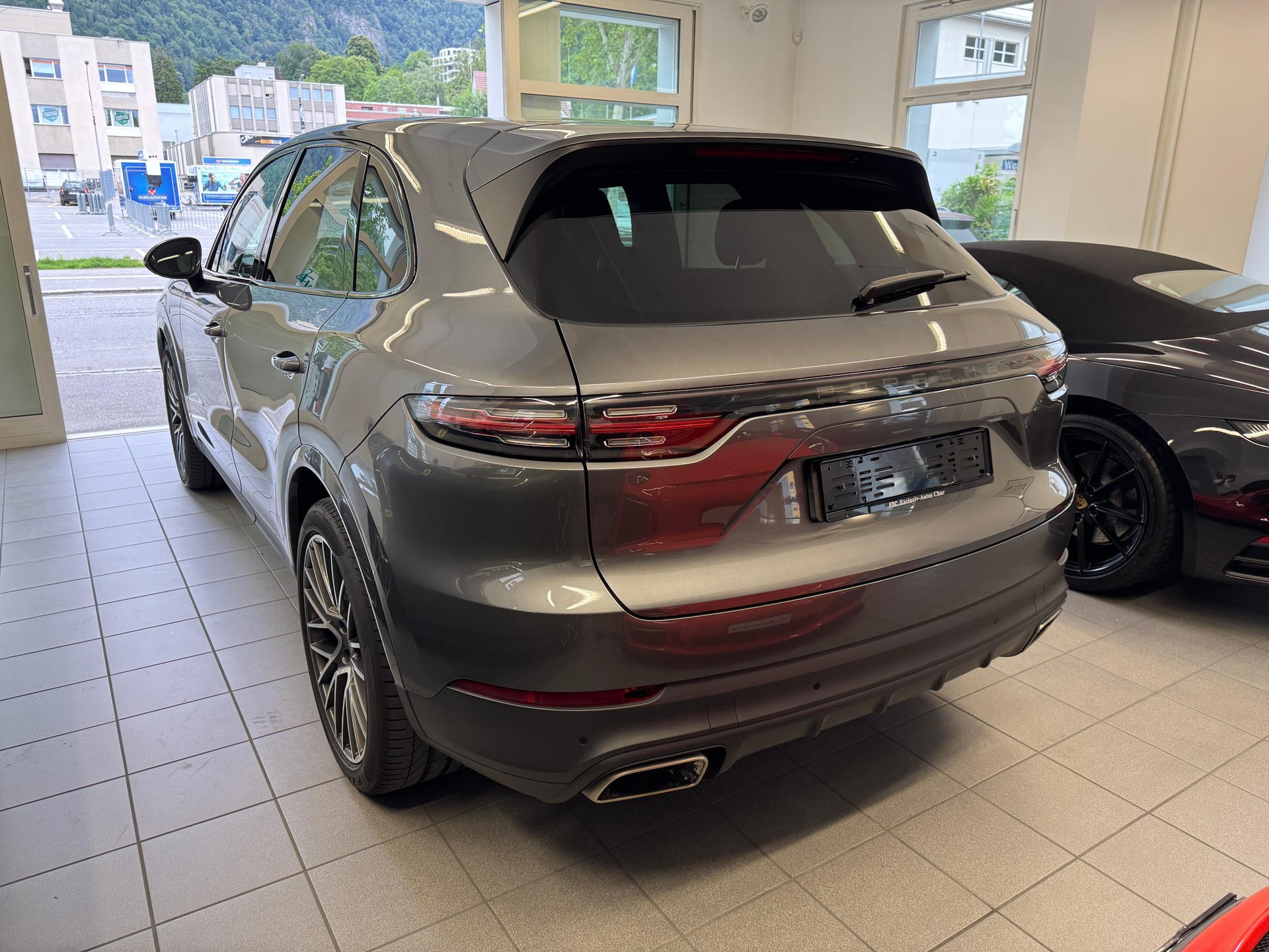 PORSCHE Cayenne-image-4