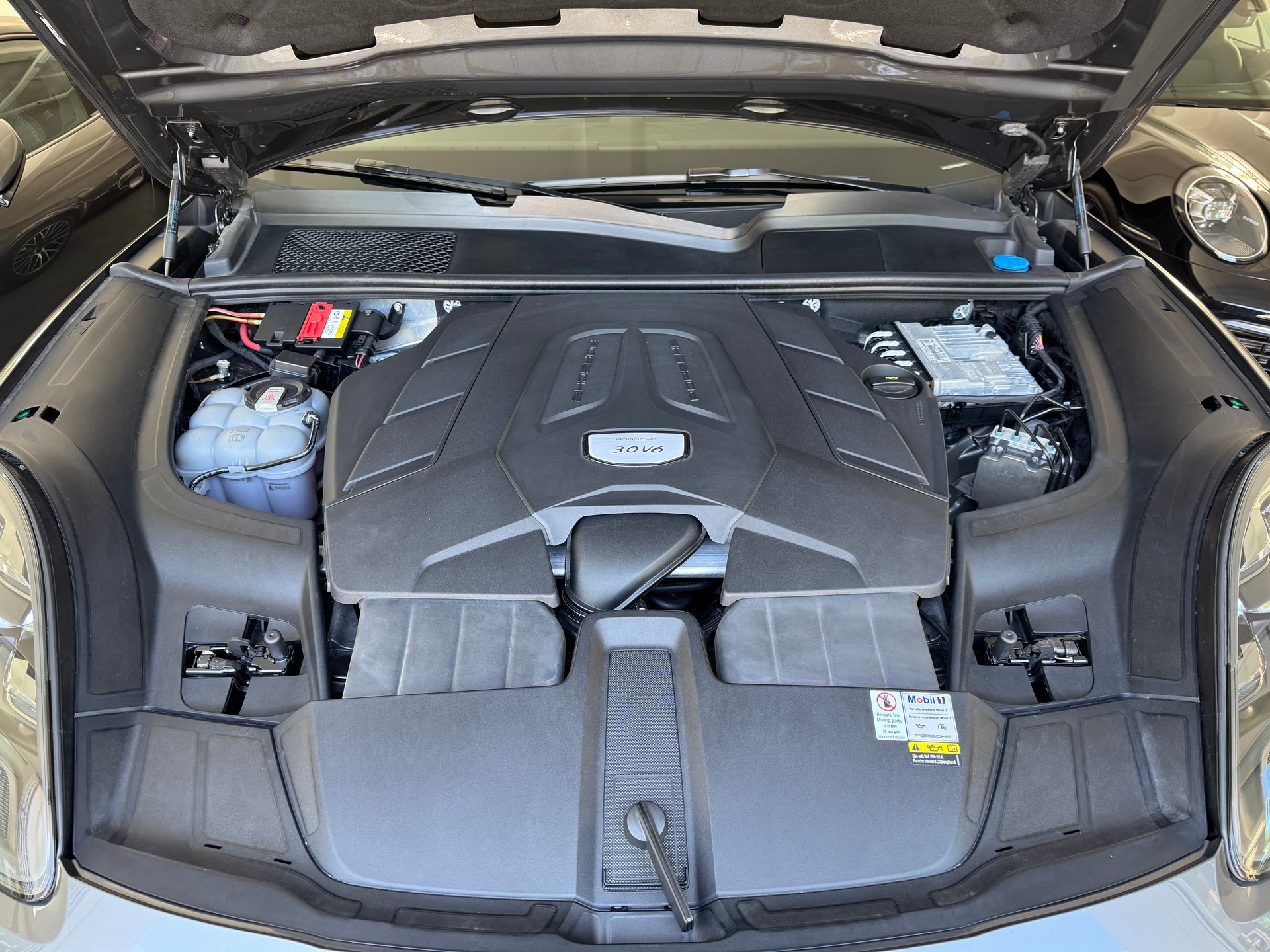 PORSCHE Cayenne-image-8