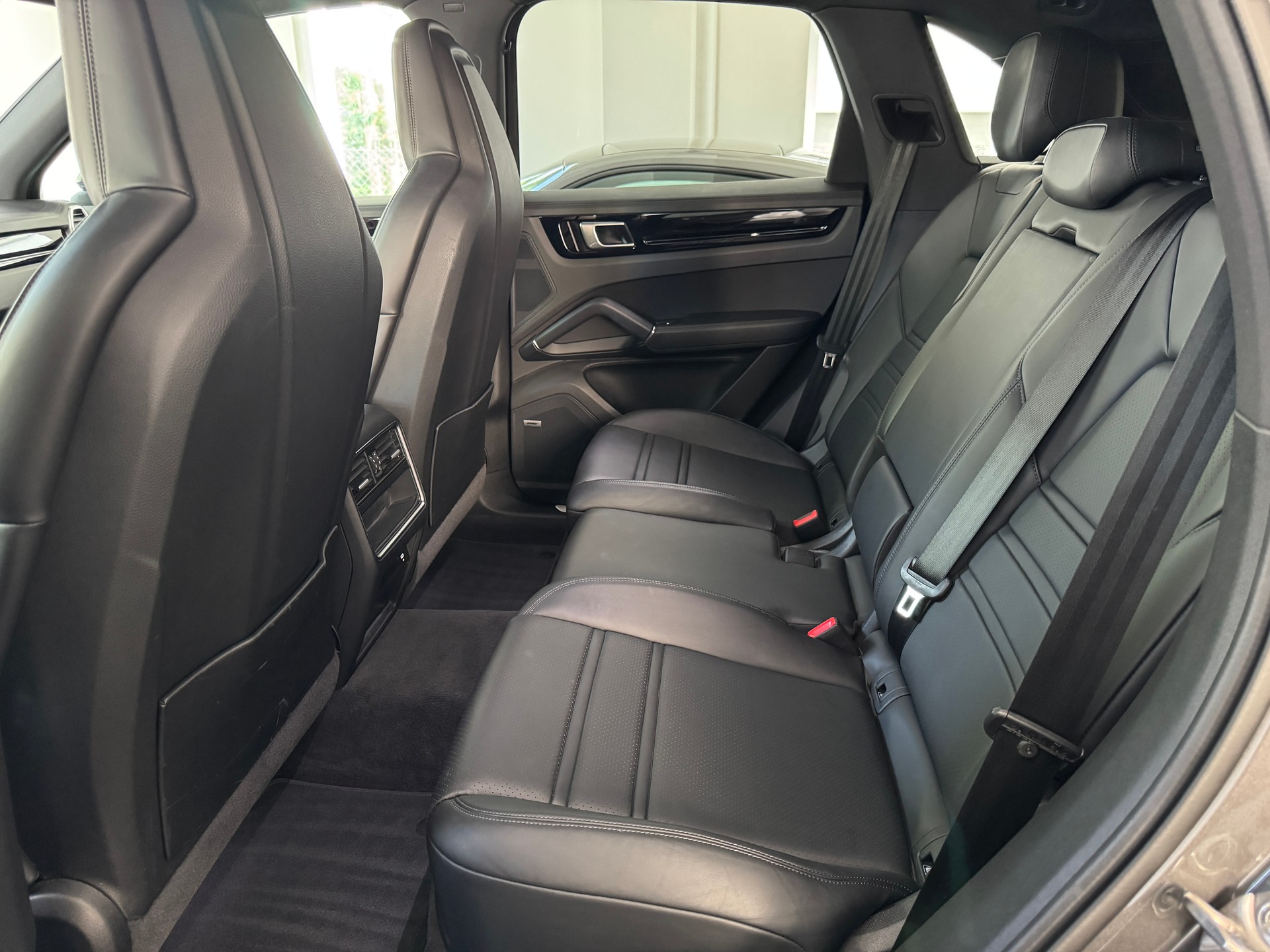 PORSCHE Cayenne-image-14