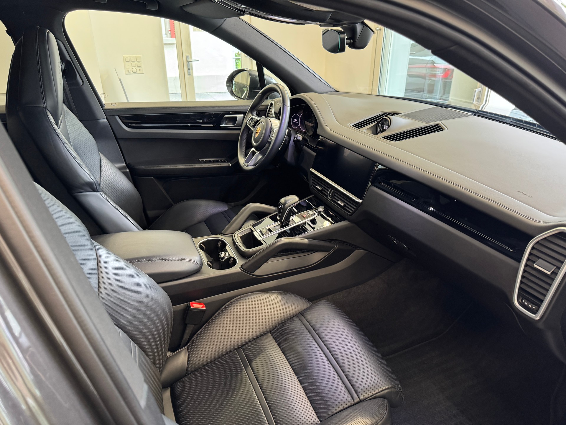 PORSCHE Cayenne-image-10
