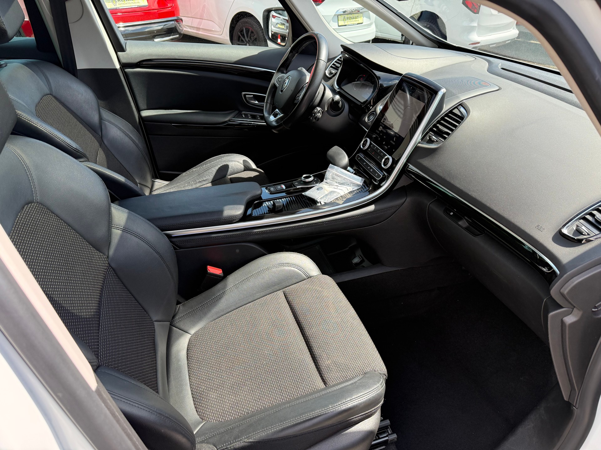 RENAULT Espace 2.0 dCi Business EDC-image-9